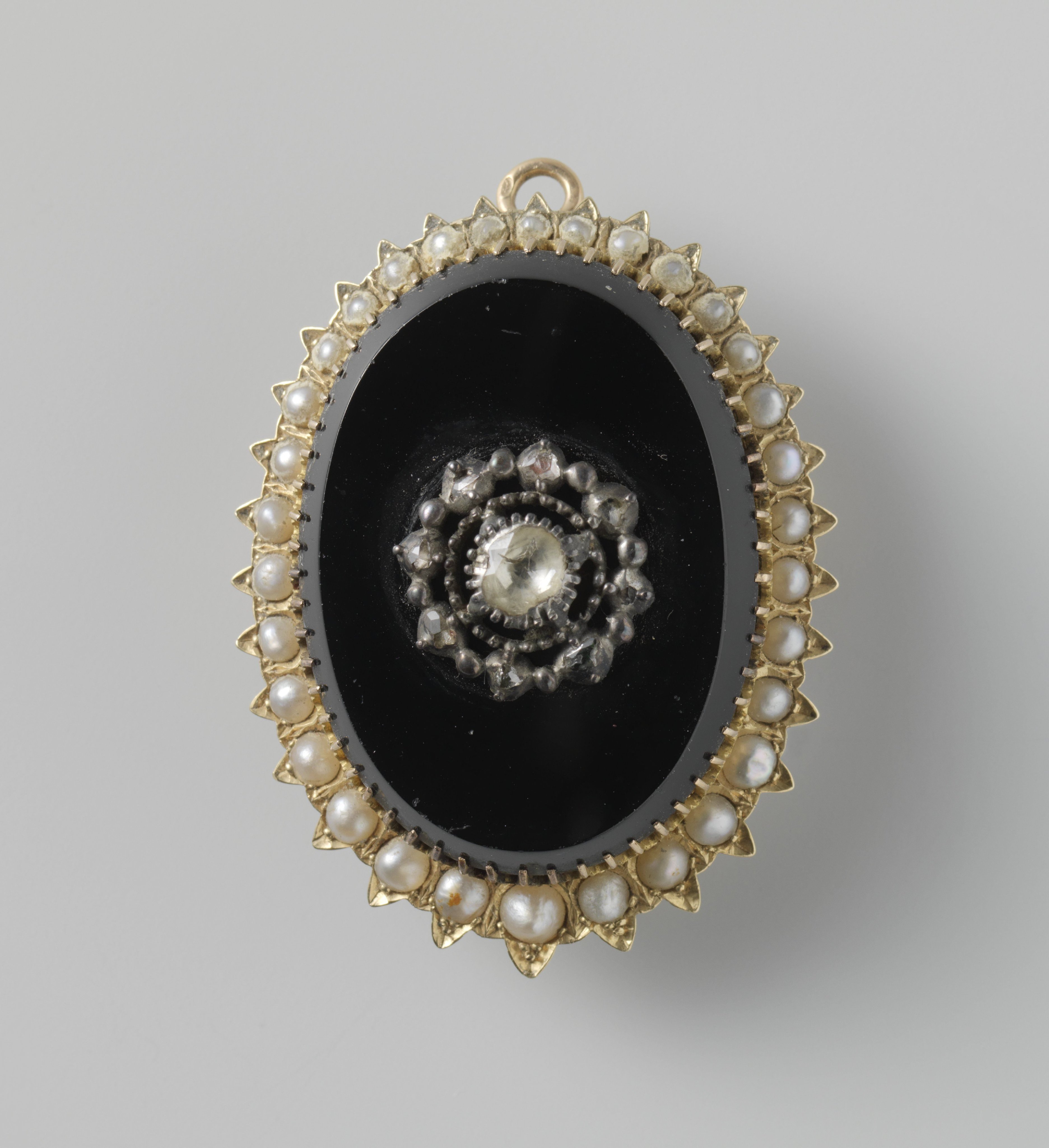 Broche