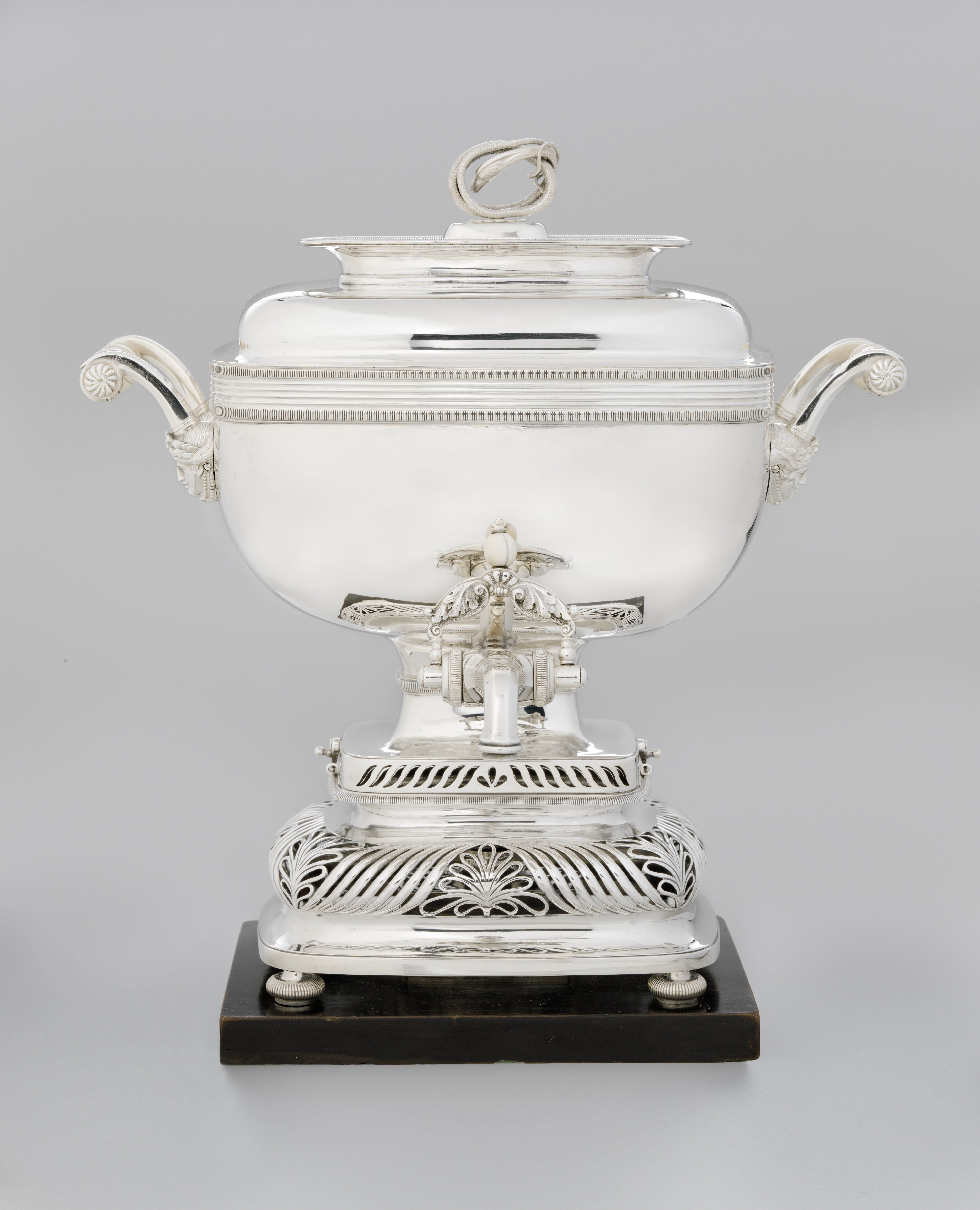 Tea urn