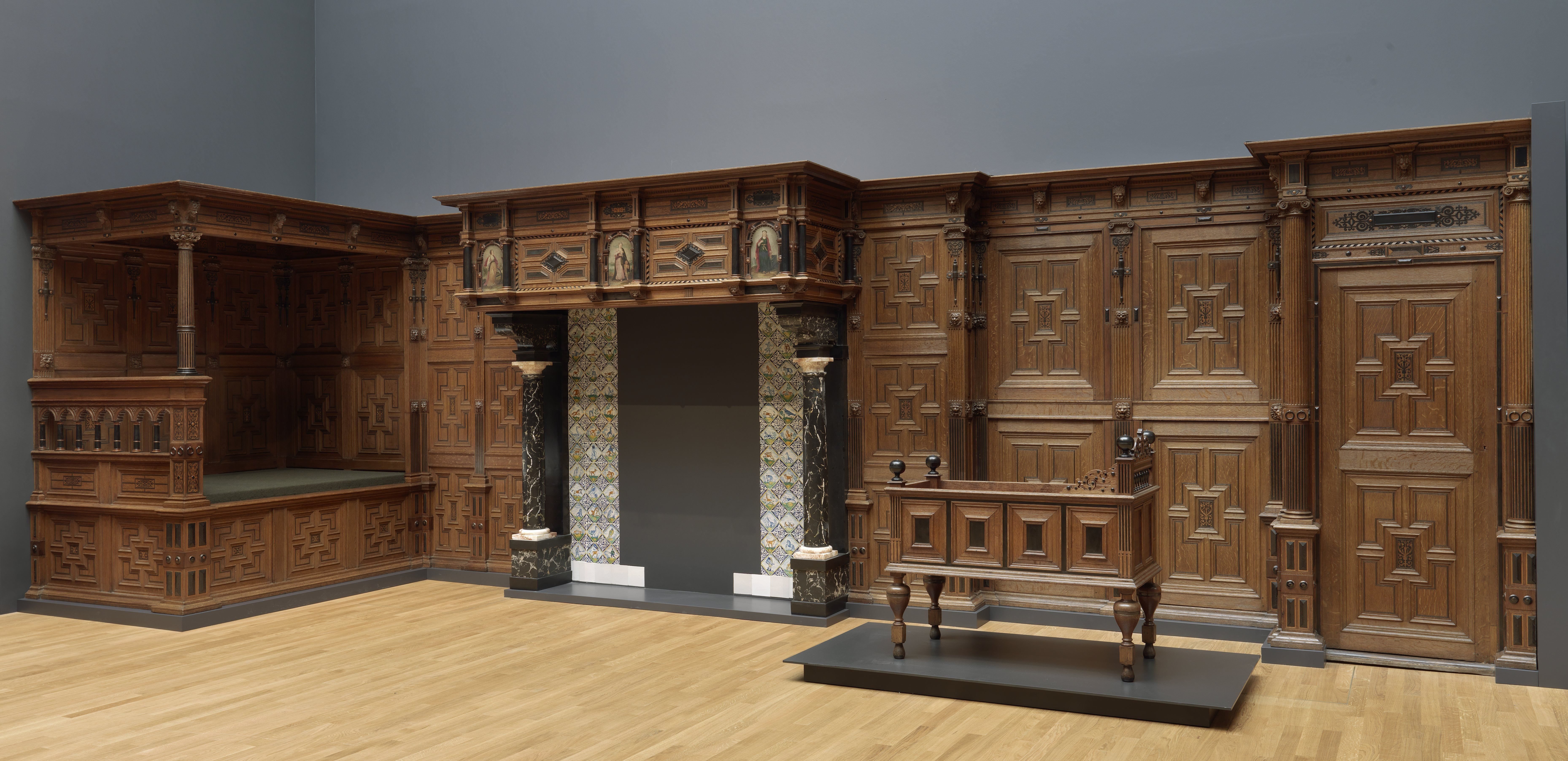 Wainscoting with chimneypiece, wallpanels and a portico