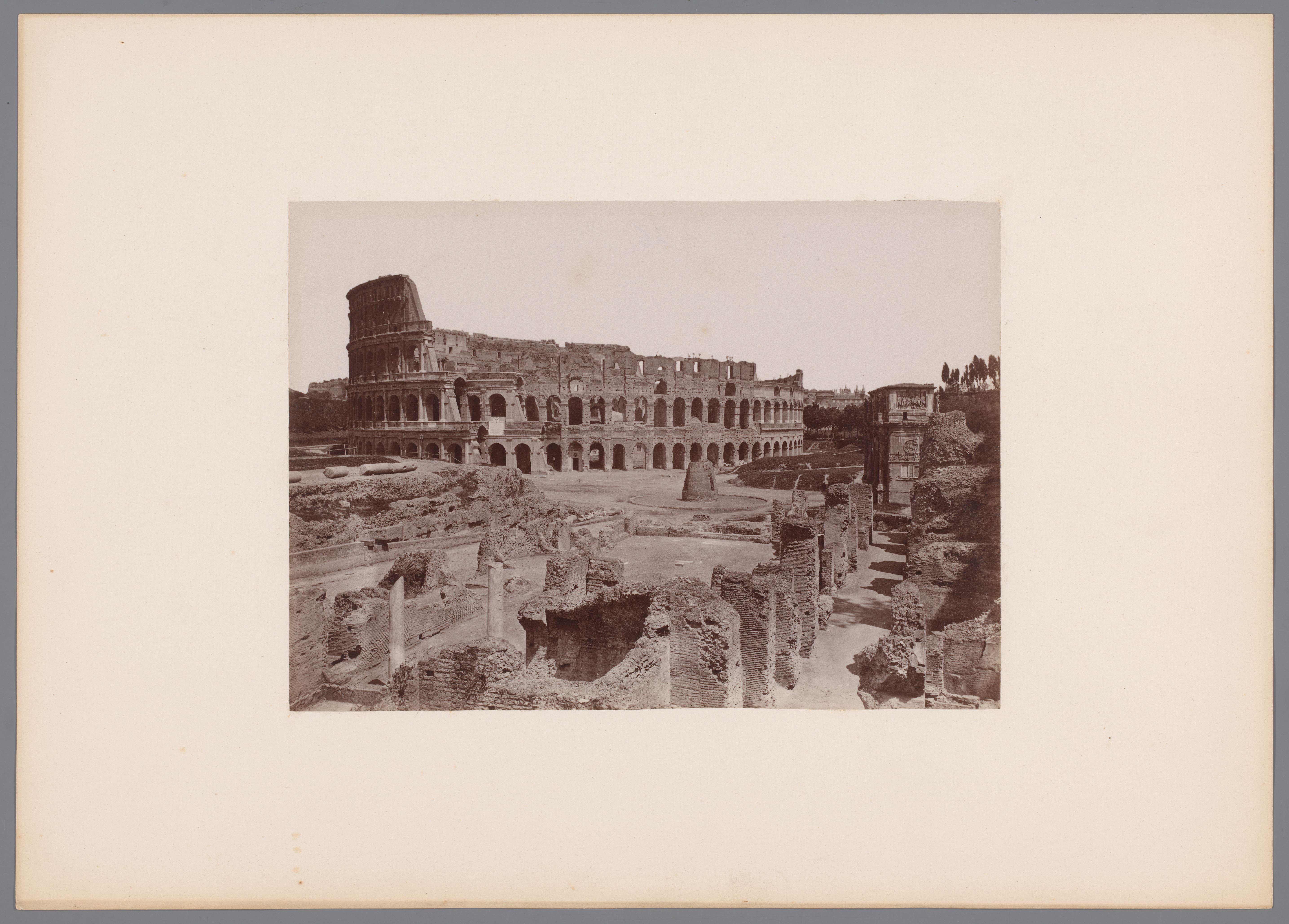 Gezicht op het Colosseum te Rome, Italië