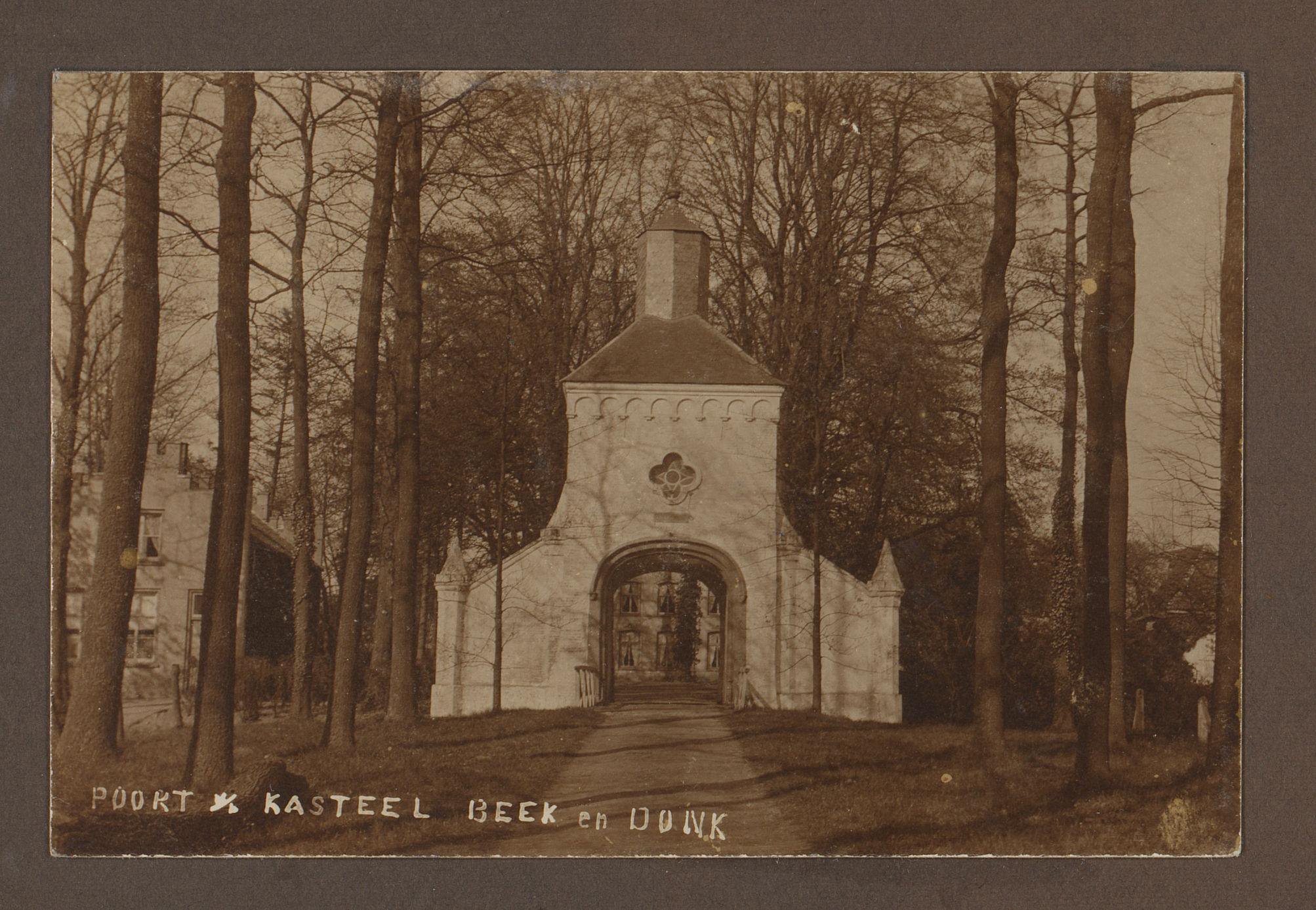 Gezicht op de poort van kasteel Eikenlust in Beek en Donk