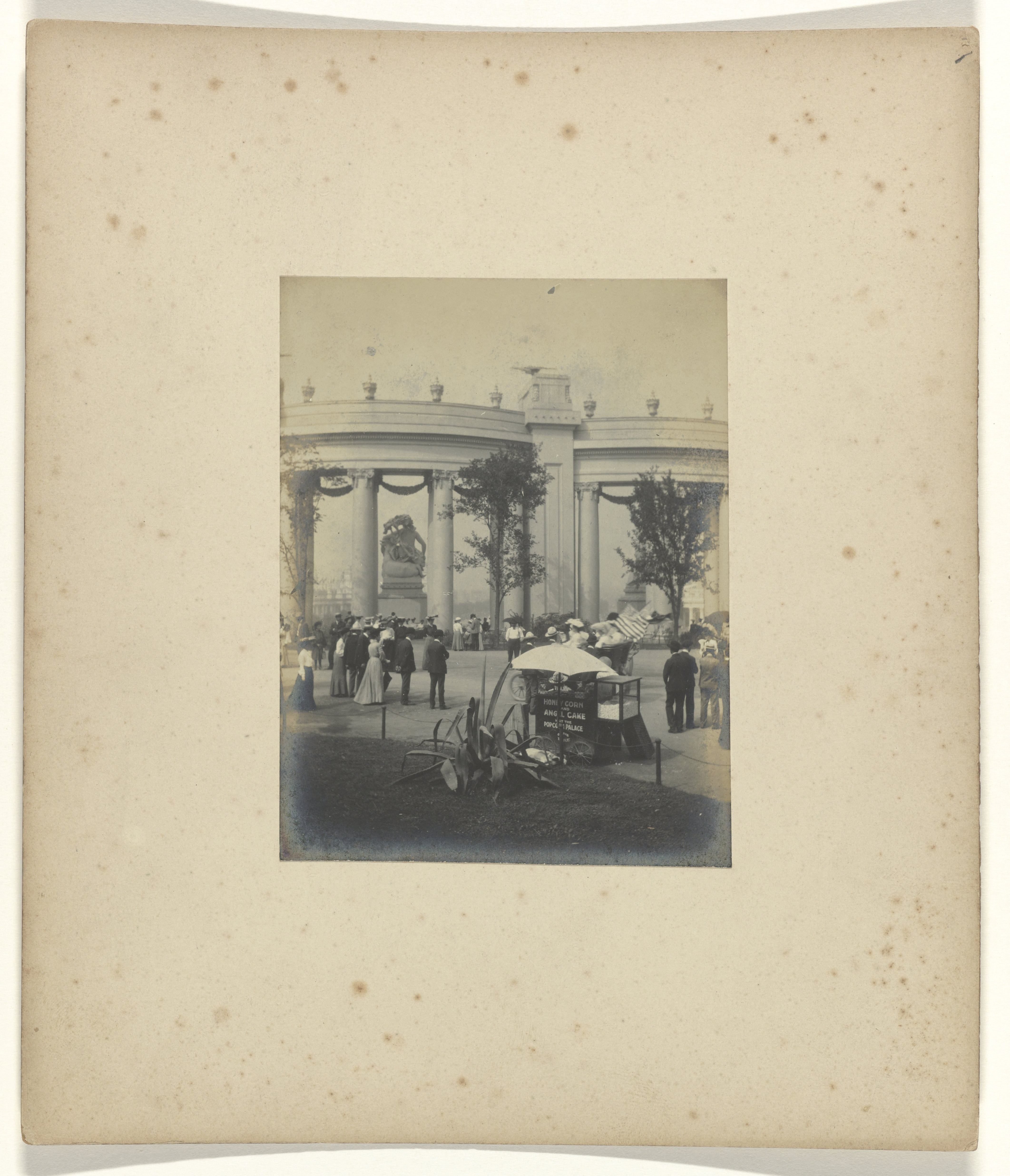 Parade van auto’s op de wereldtentoonstelling in St. Louis (Louisiana Purchase Exposition), 1904