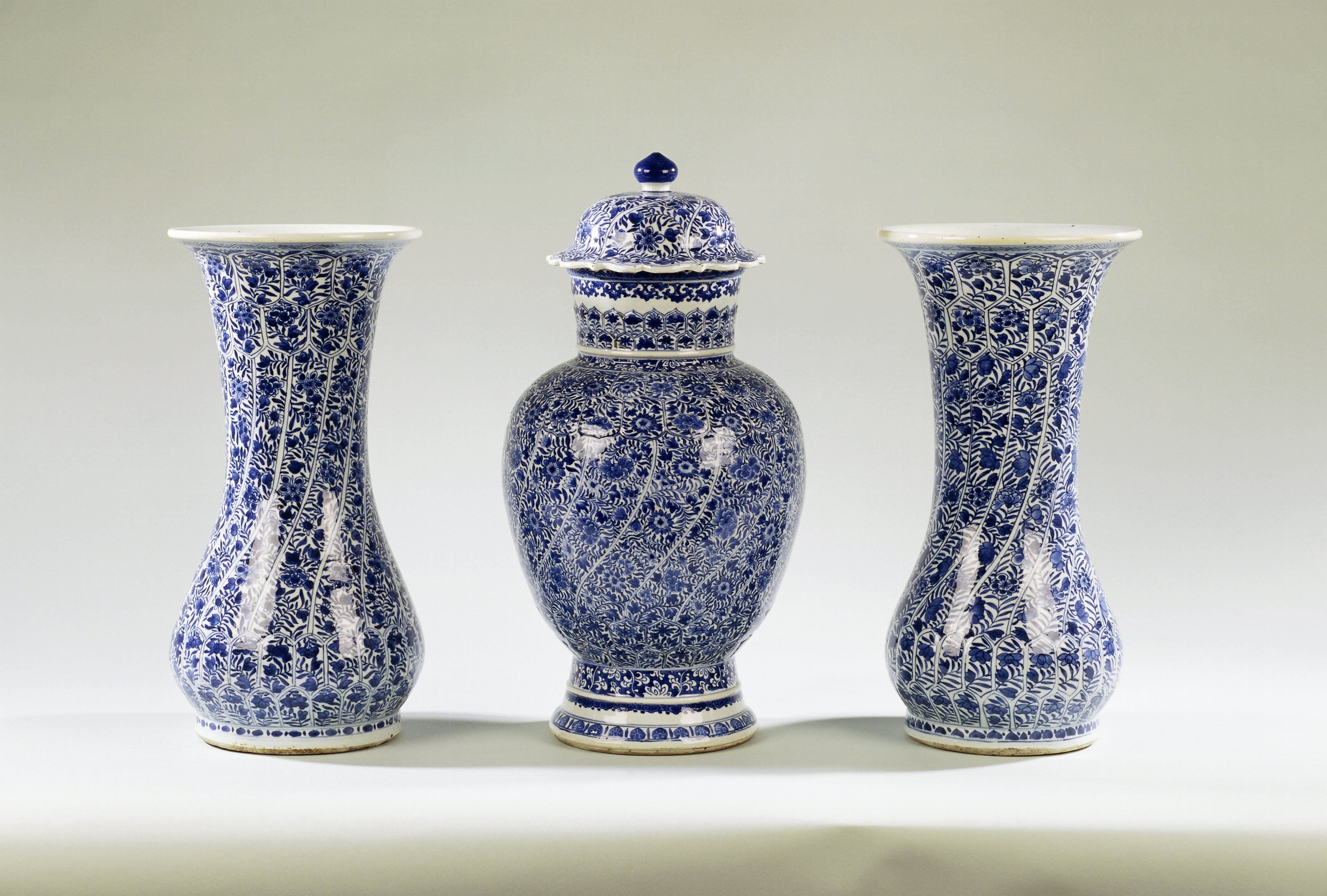 Ovoid jar and domed cover with spiralling bands of flower sprays