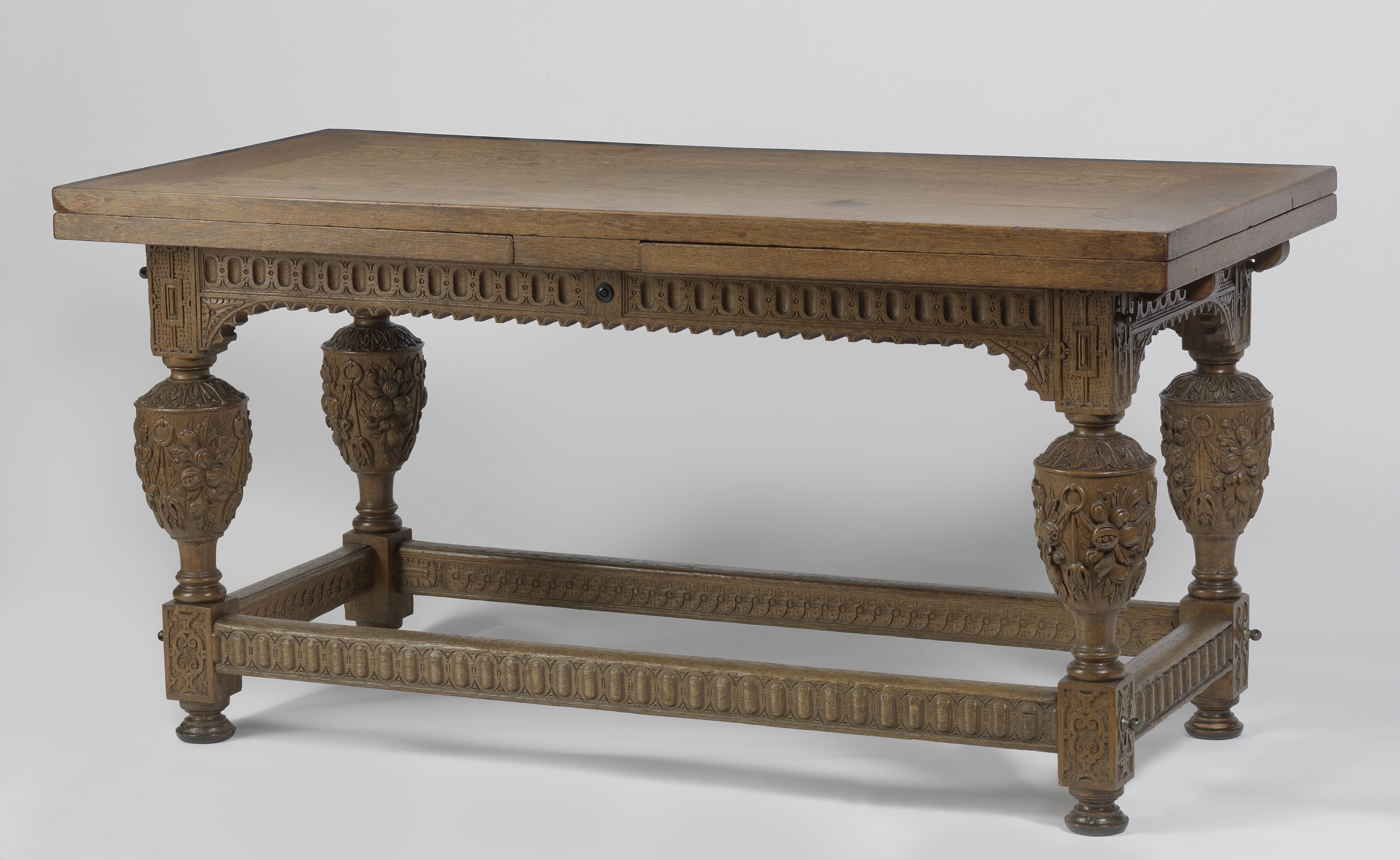 Draw-leaf table