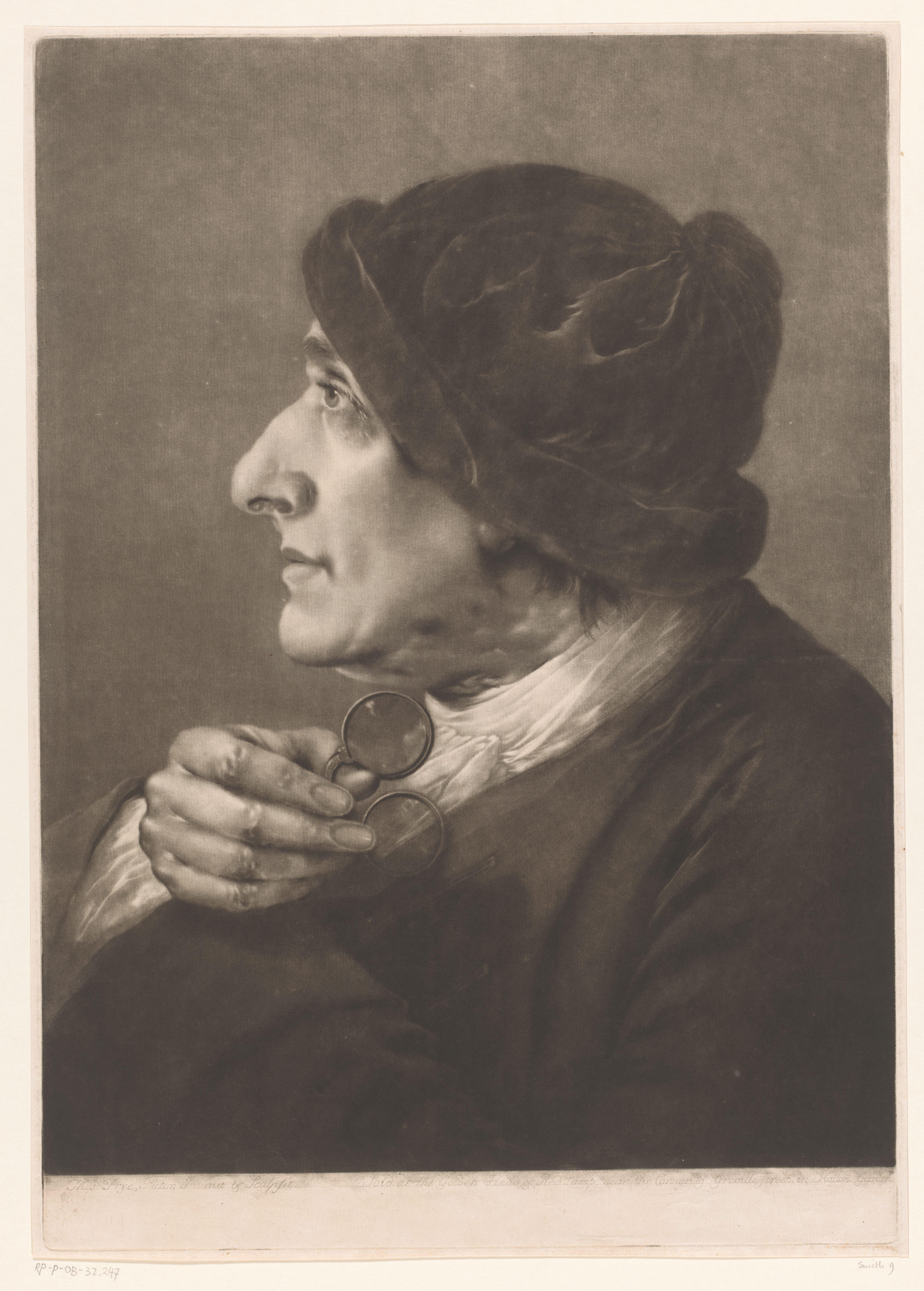 Man met een bril in zijn hand