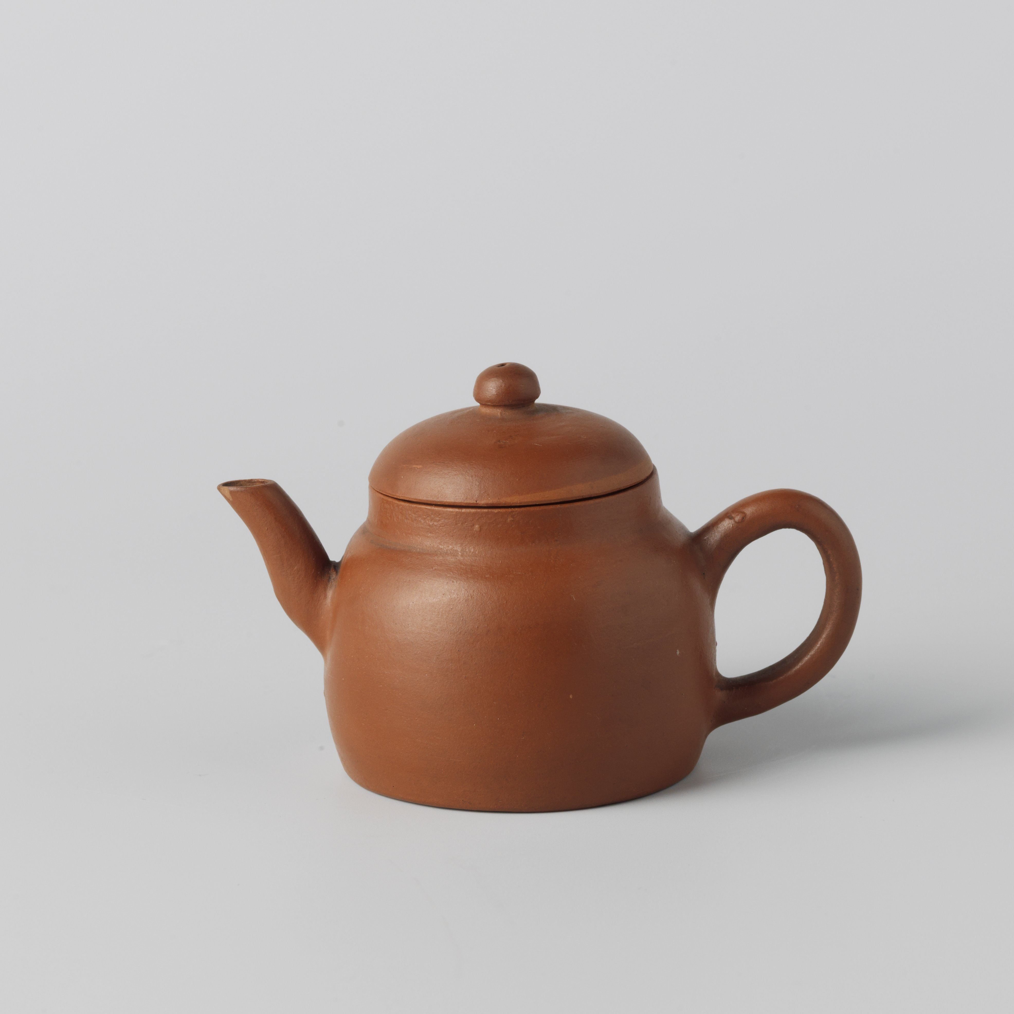 Teapot of red stoneware