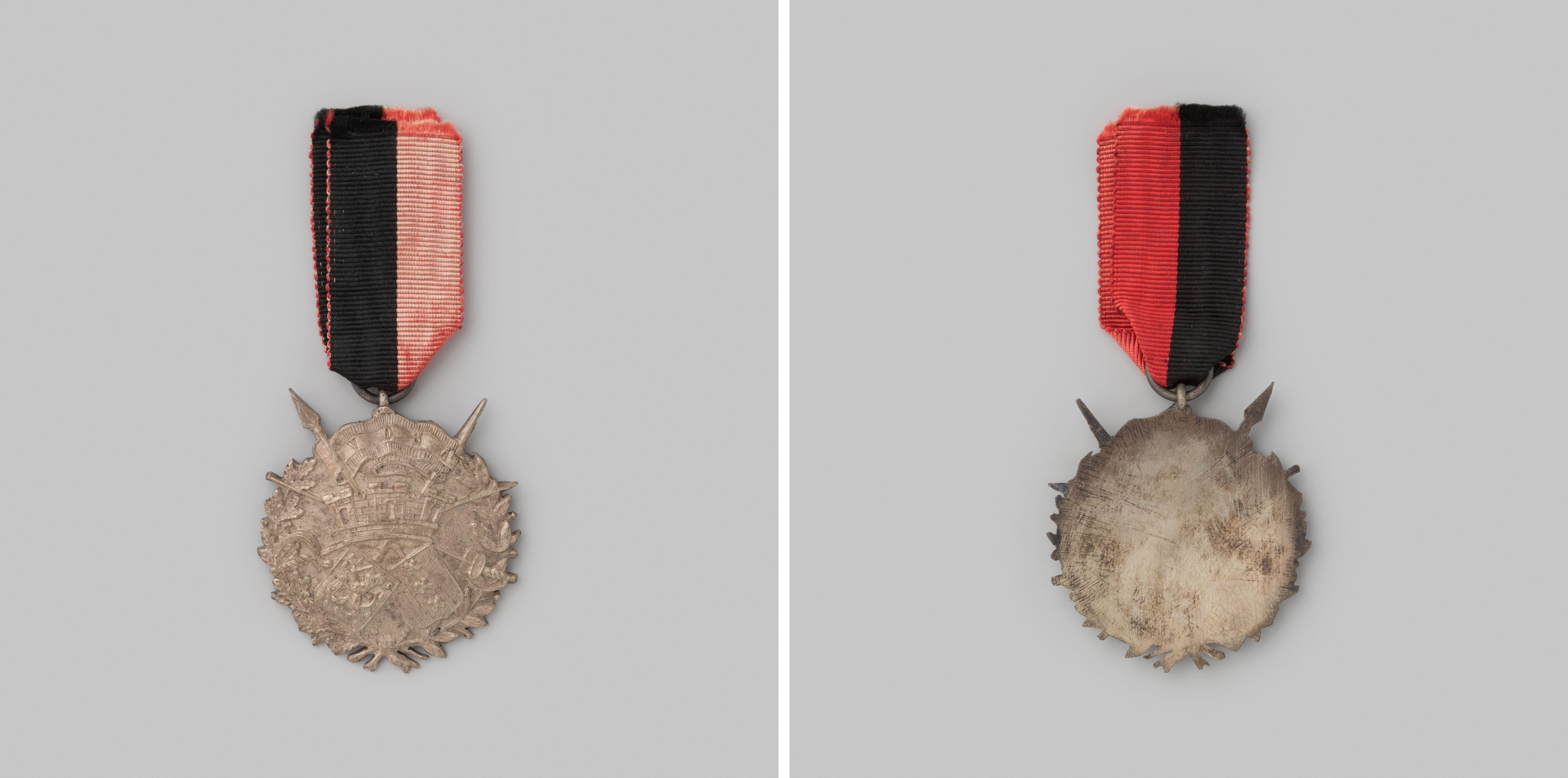 Draagteken van de Vereeniging van de onderofficieren van de Schutterij te Amsterdam tot oefening in de wapenhandel (V.O.S.A.)