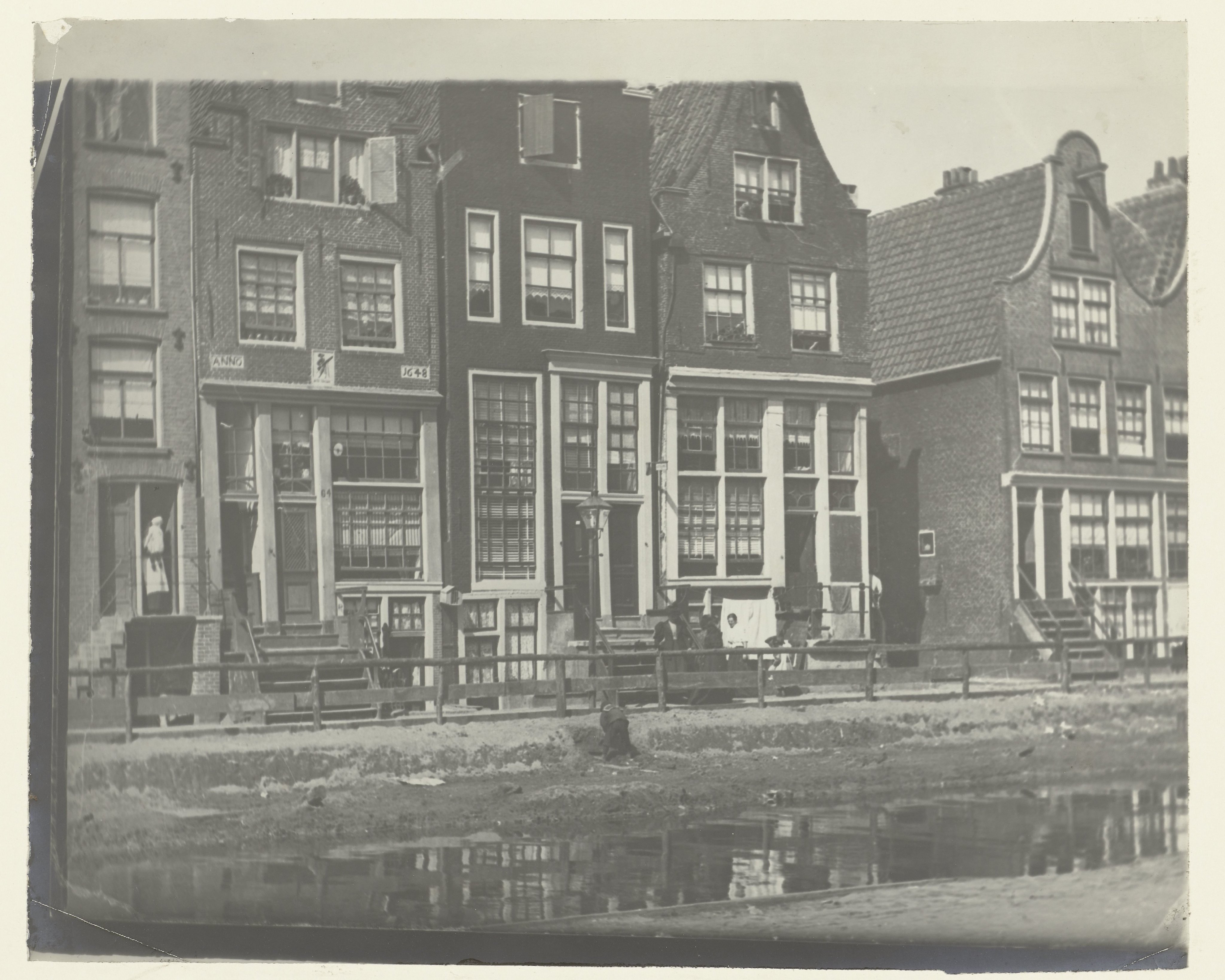 Gezicht op de Palmgracht bij de Kromme Palmstraat in Amsterdam