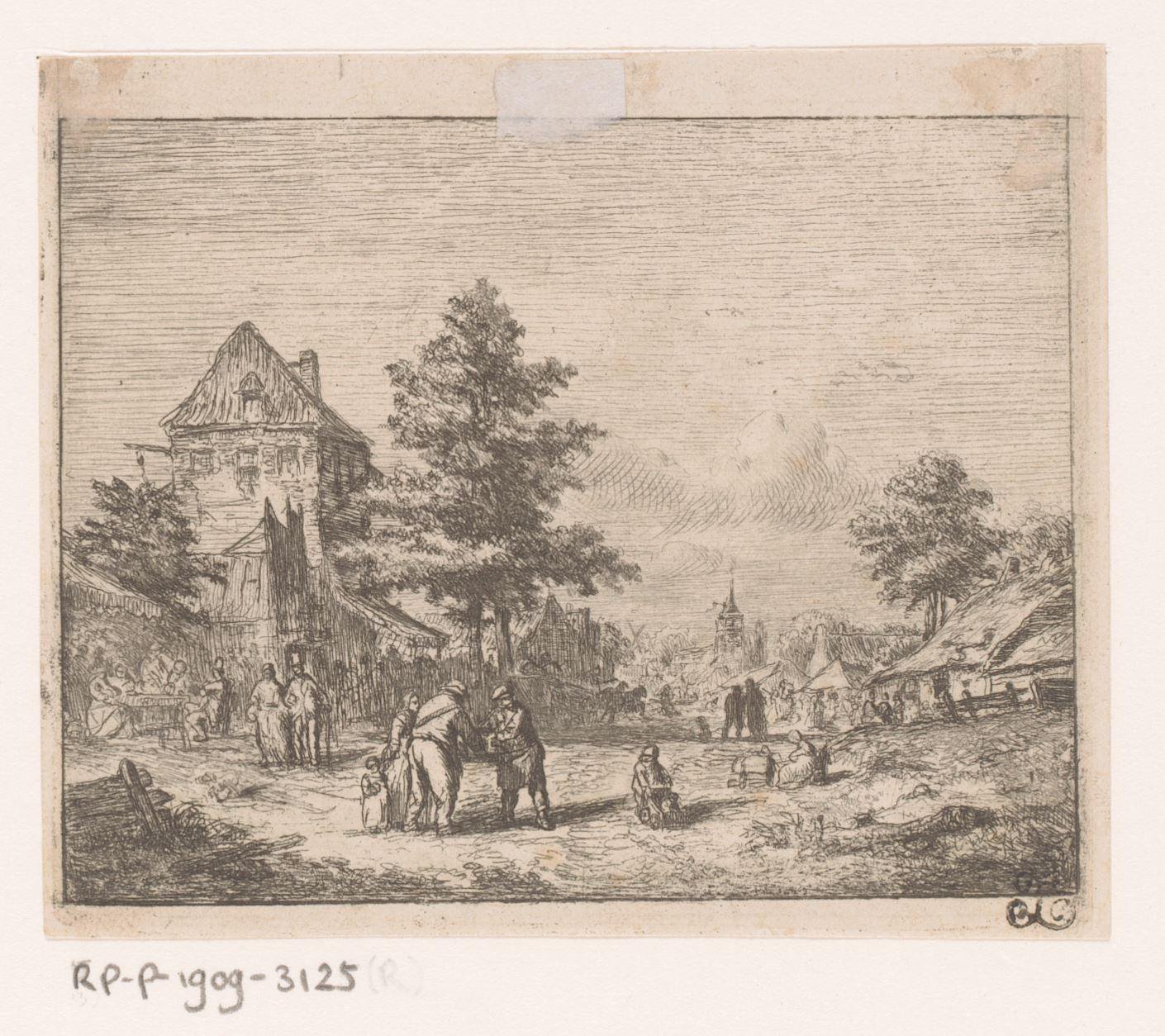 Dorpsgezicht met veel mensen op straat en een kerk op de achtergrond