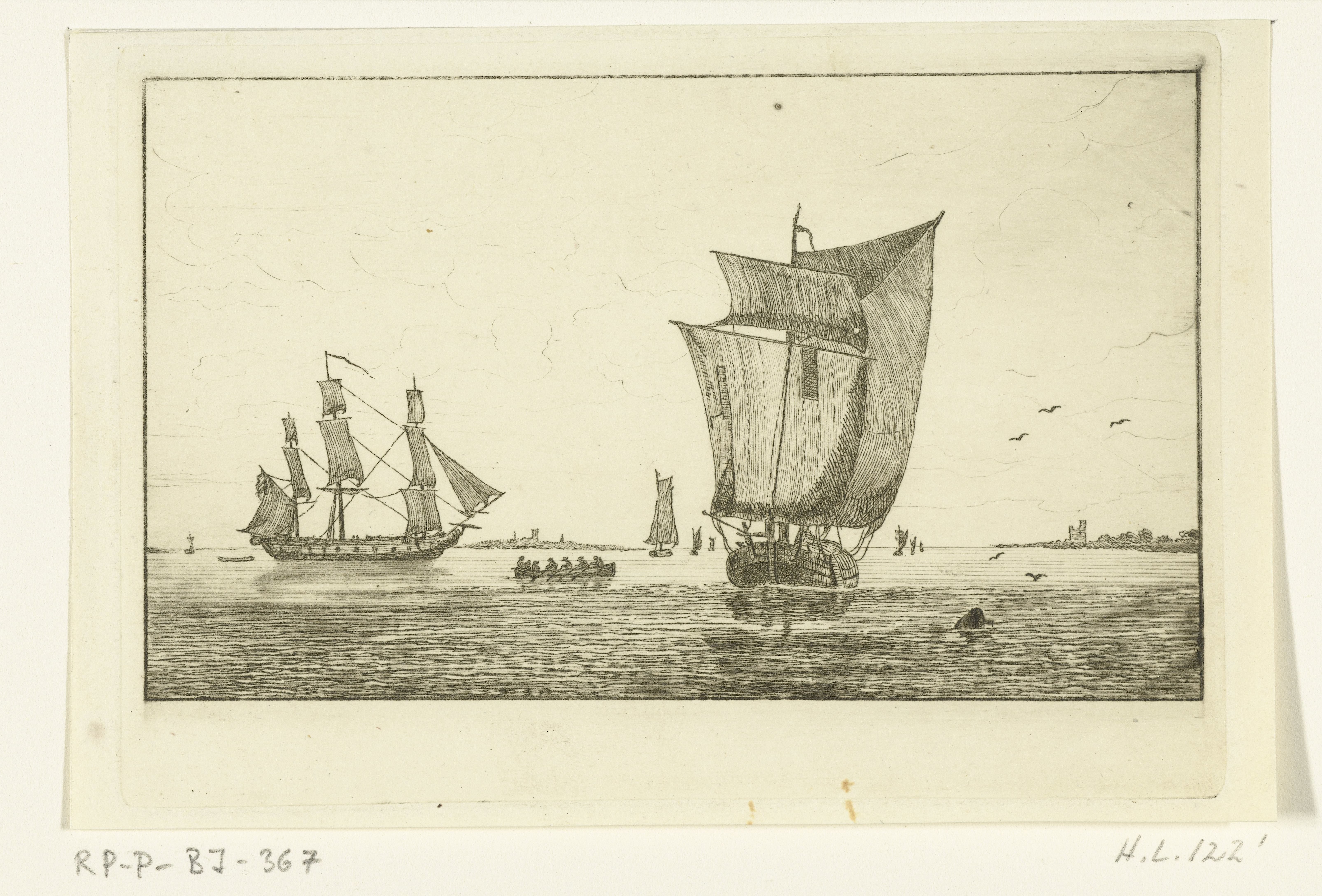 Riviergezicht met zeilschepen en een roeiboot met zeven personen