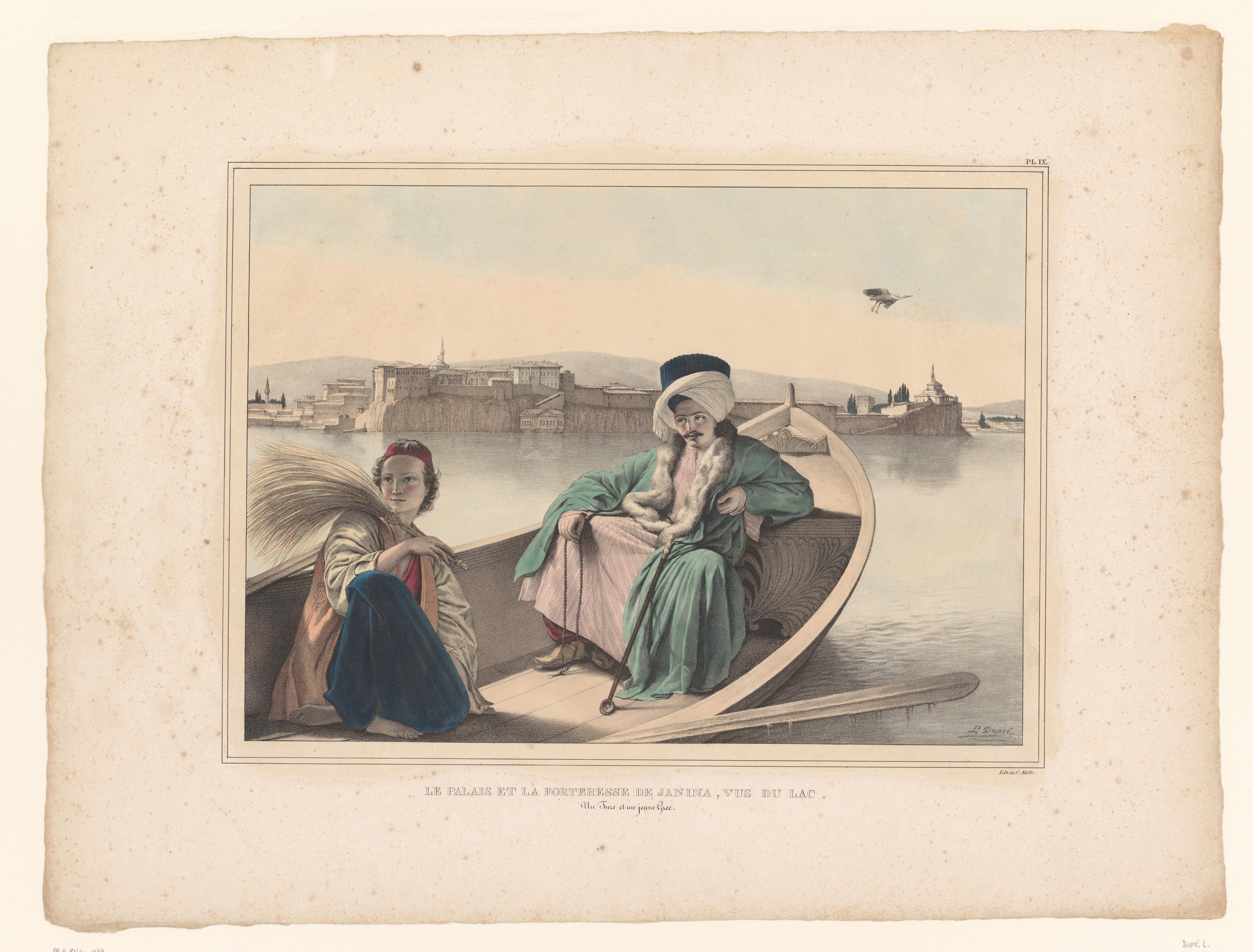 Jonge Griekse man en Turkse man in een roeiboot voor het paleis en het fort van Ioannina