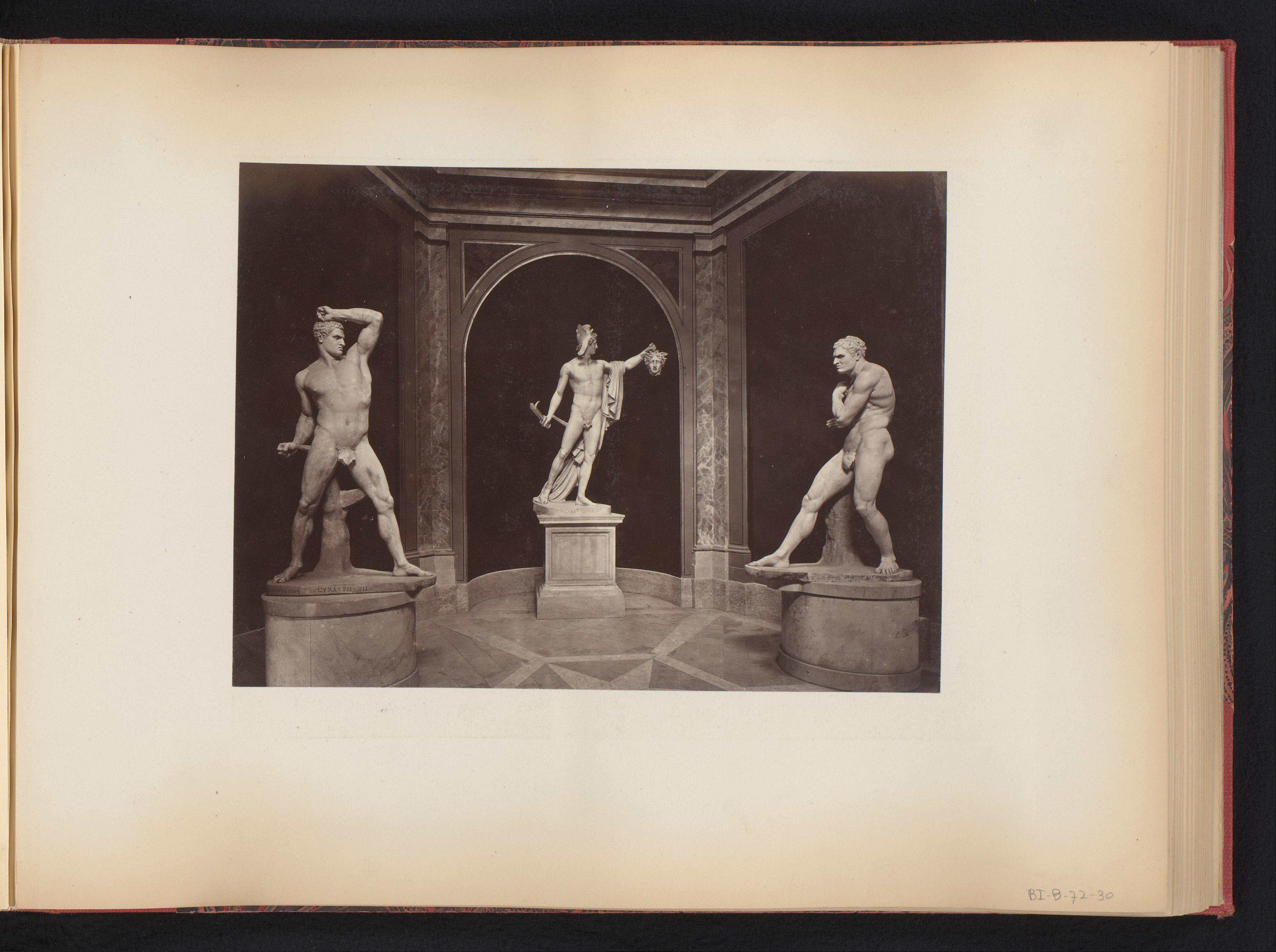 Sculpturen van Creugas, Perseus en Damoxenes naar Antonio Canova in de Vaticaanse Musea, Italië