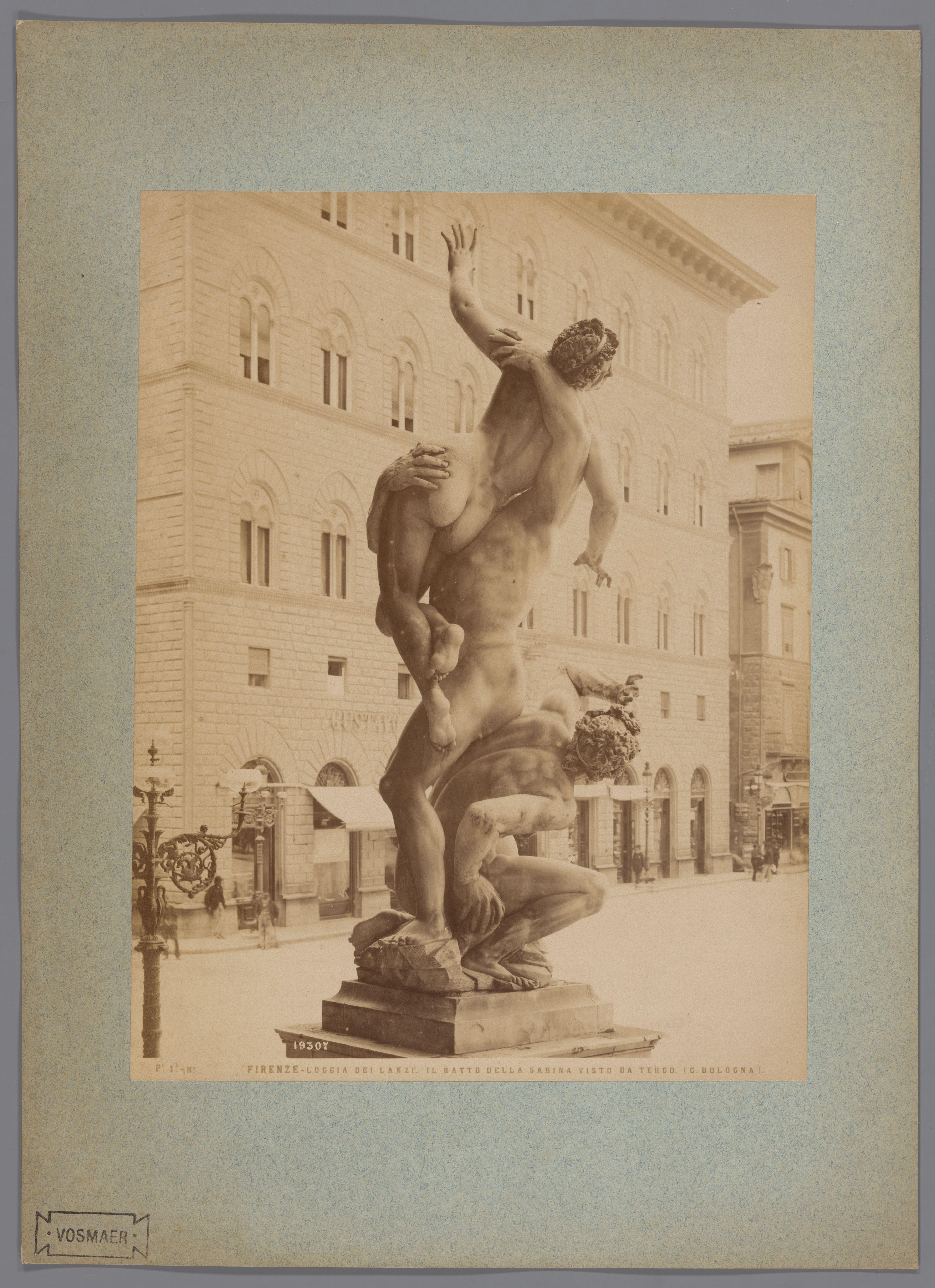 Sculptuur De Sabijnse maagdenroof naar Giambologna in de Loggia dei Lanzi te Florence, Italië