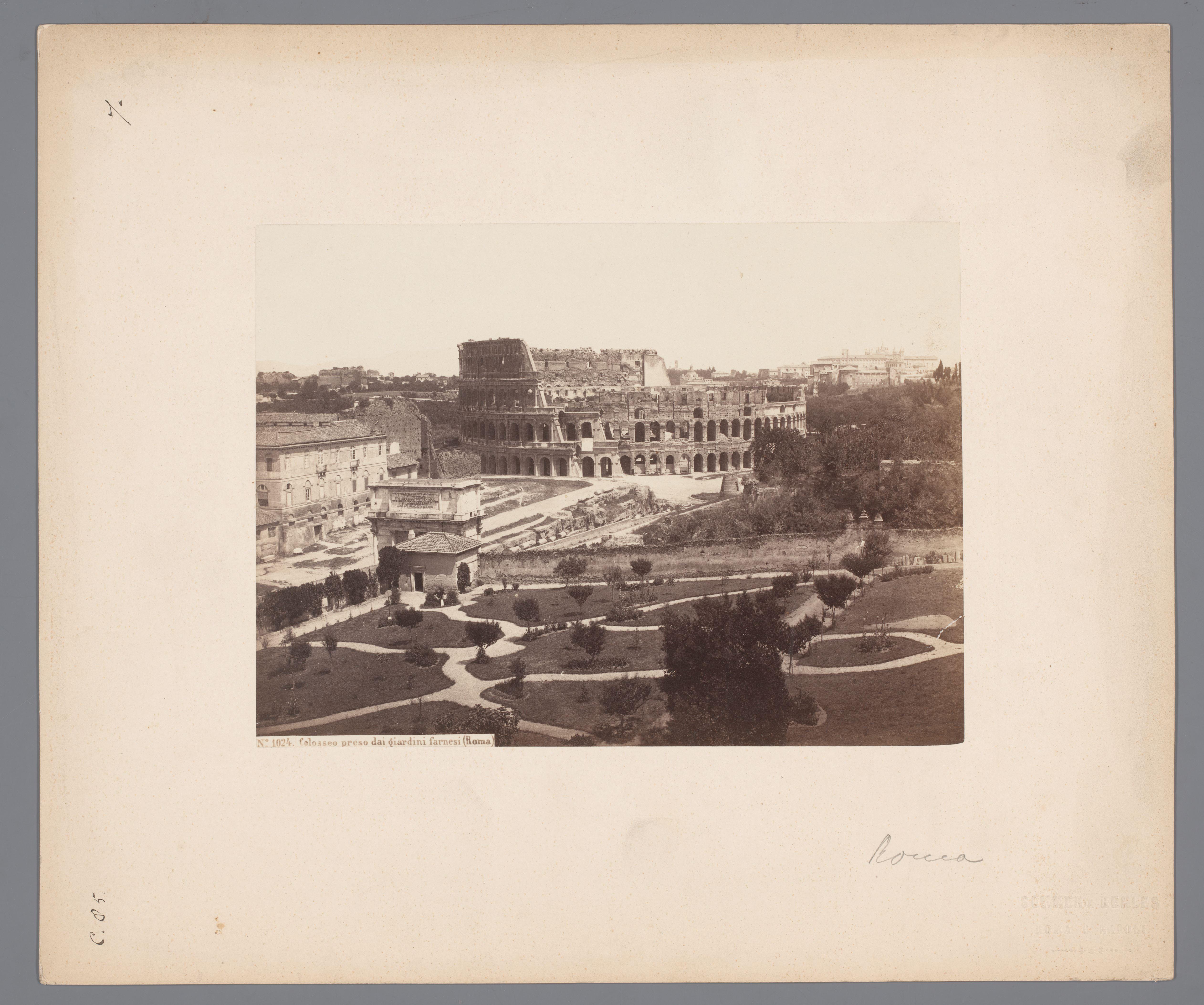 Gezicht op het Colosseum te Rome, Italië