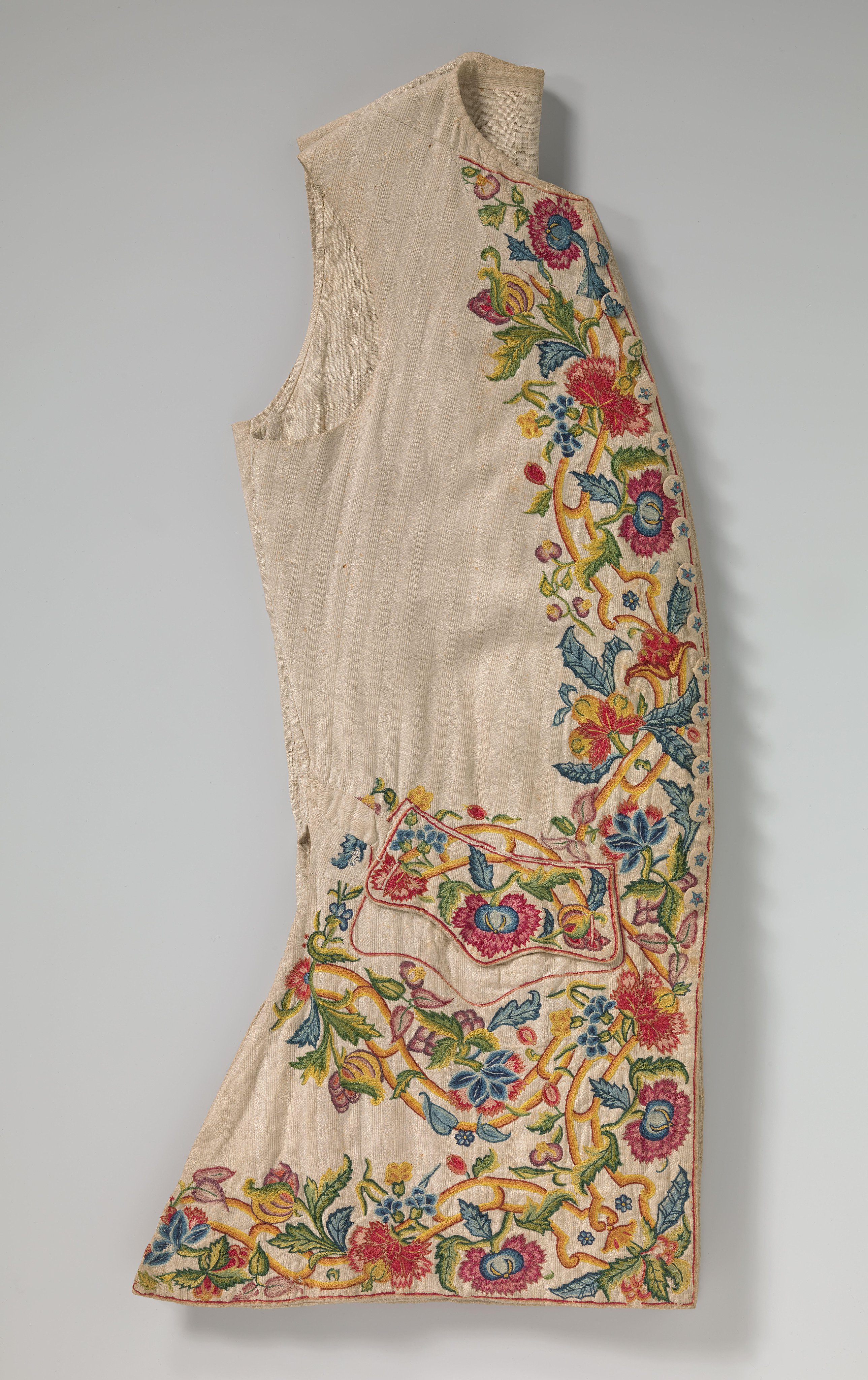 Vest van katoenen piqué, met een geborduurde rand van grote gekleurde bloemen van wol (crewelwork)