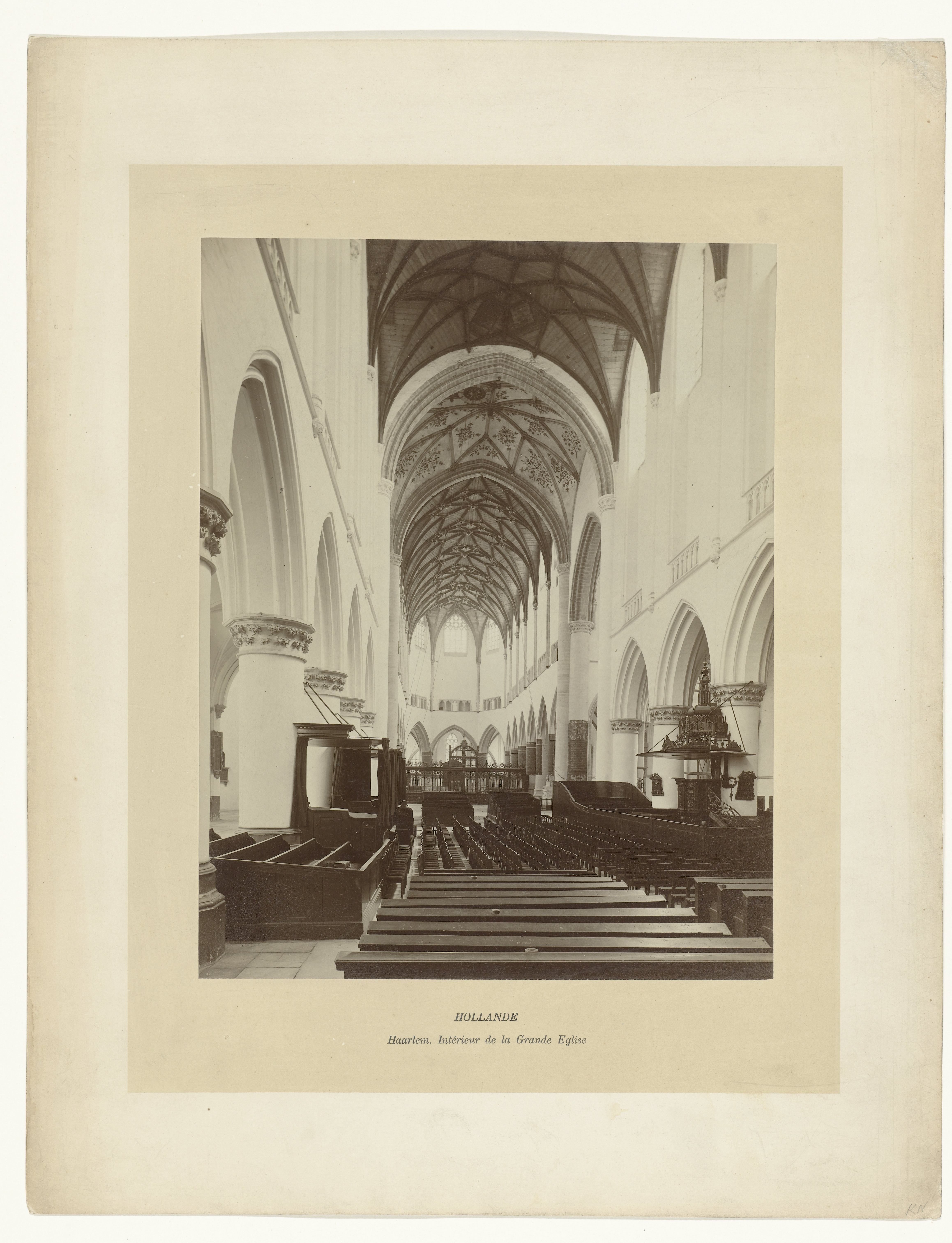 Interieur van de Grote of Sint-Bavokerk in Haarlem