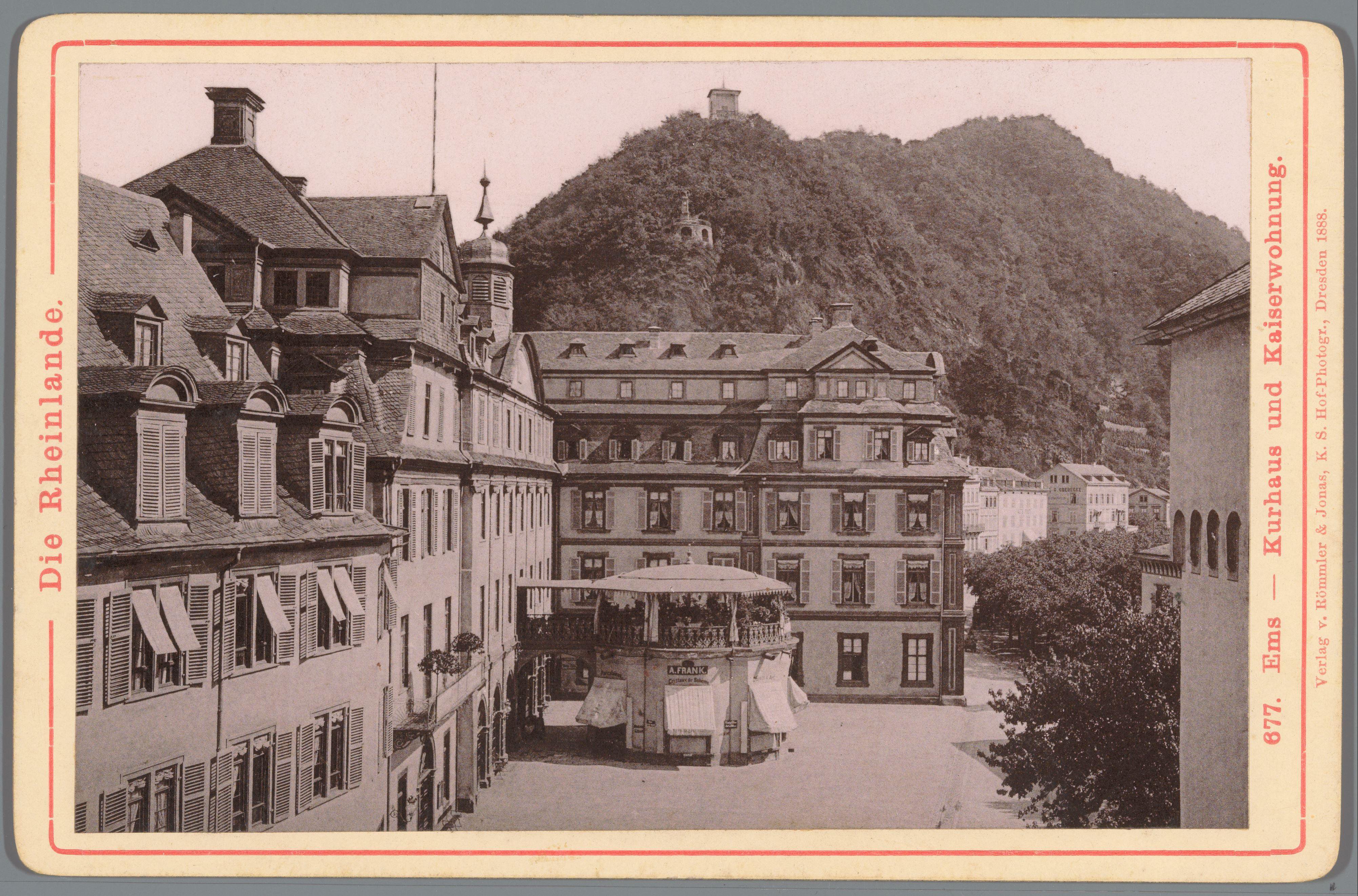 Gezicht op een kuuroord aan een plein in Bad Ems