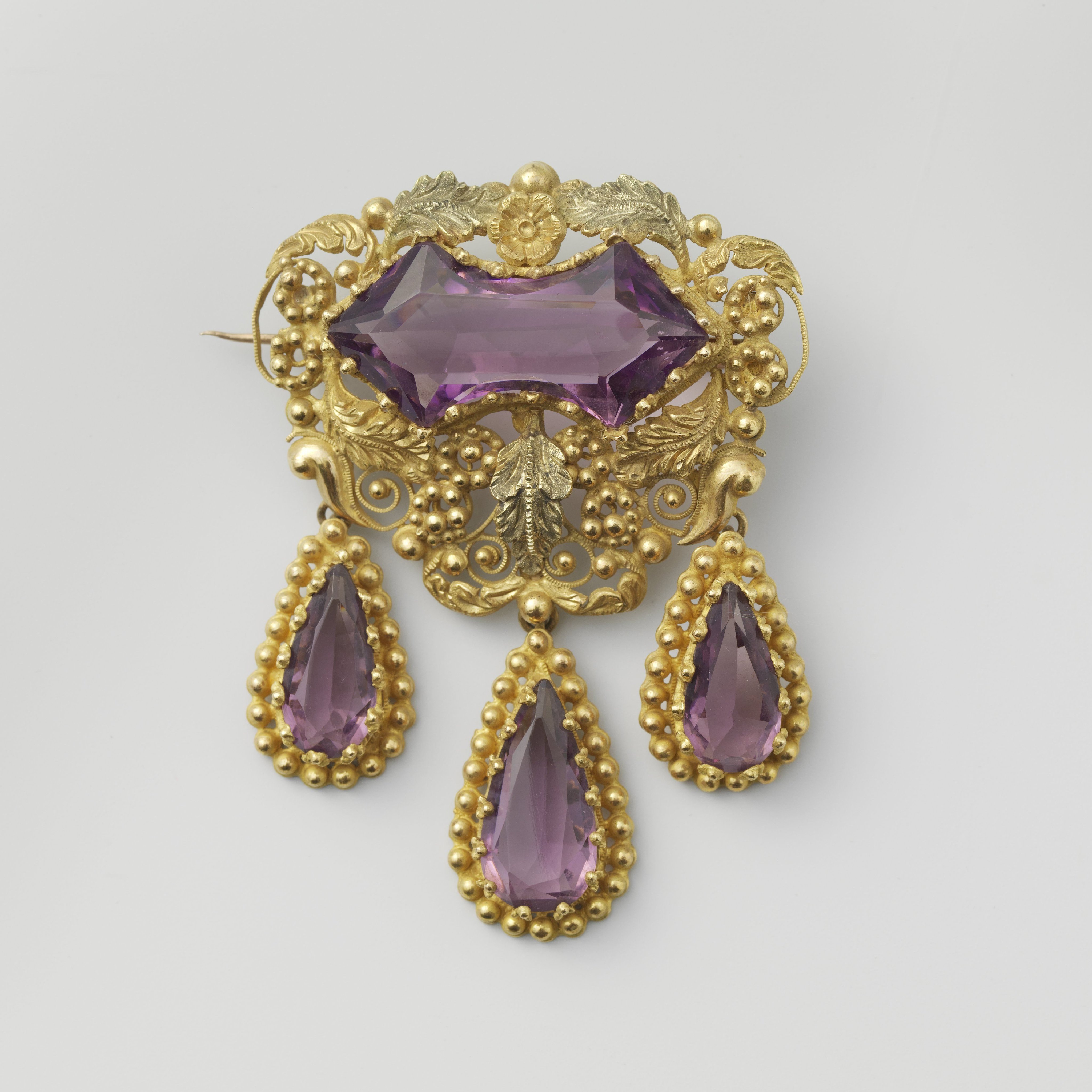 Broche