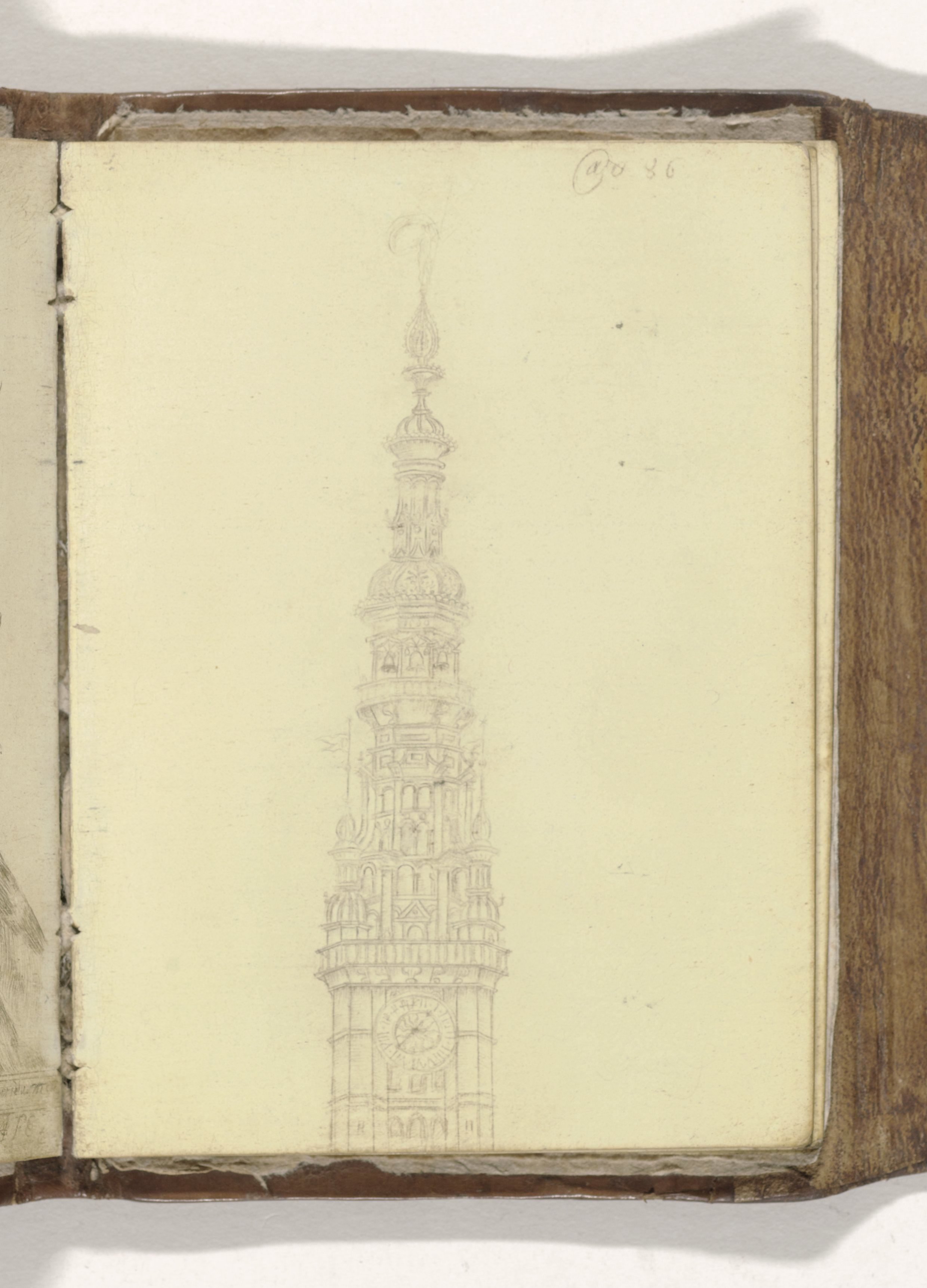 Kerktoren met Fortuna op de spits