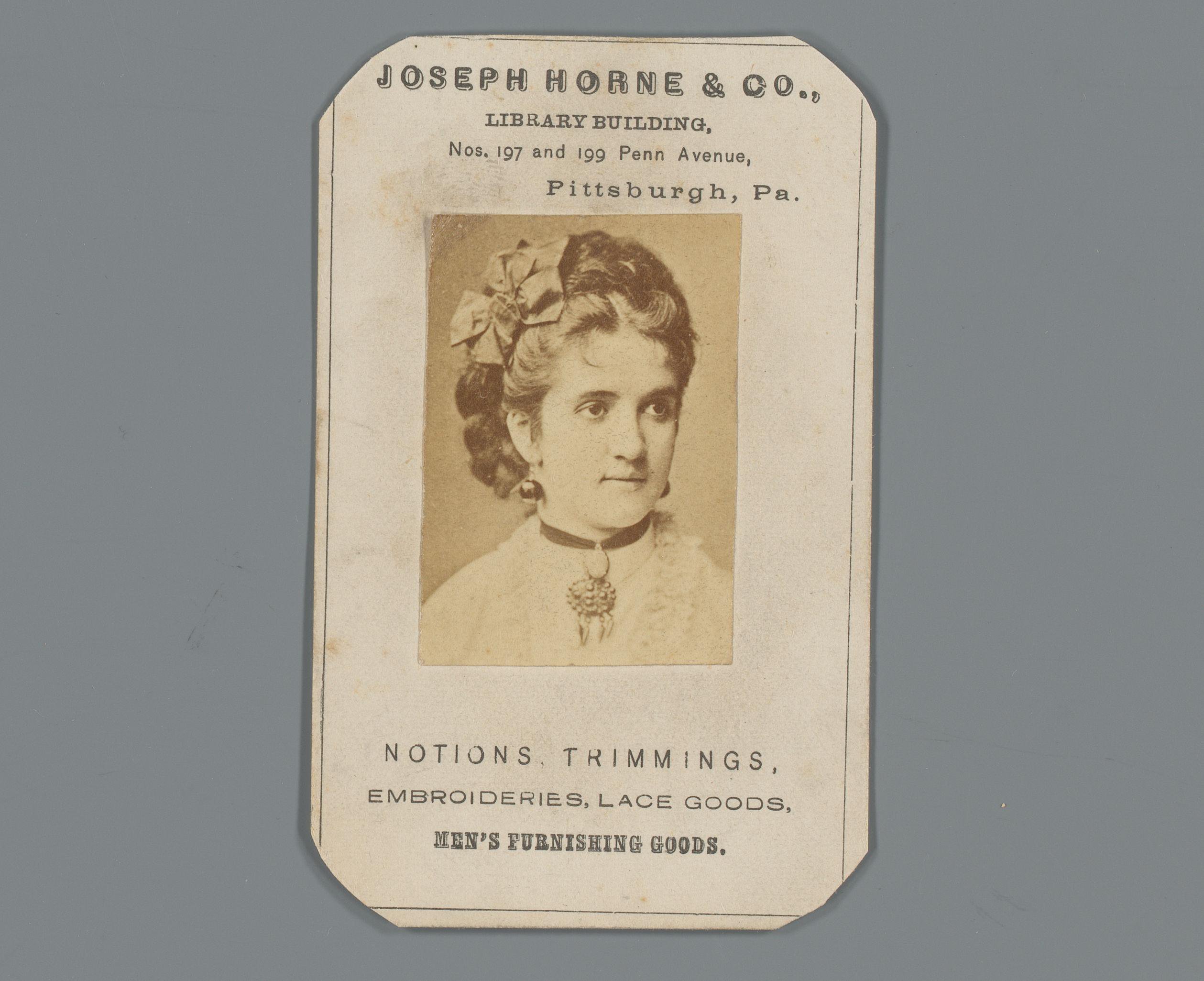 Portret van een onbekende vrouw als reclame voor warenhuis Joseph Horne & Compay in Pittsburgh, Pennsylvania