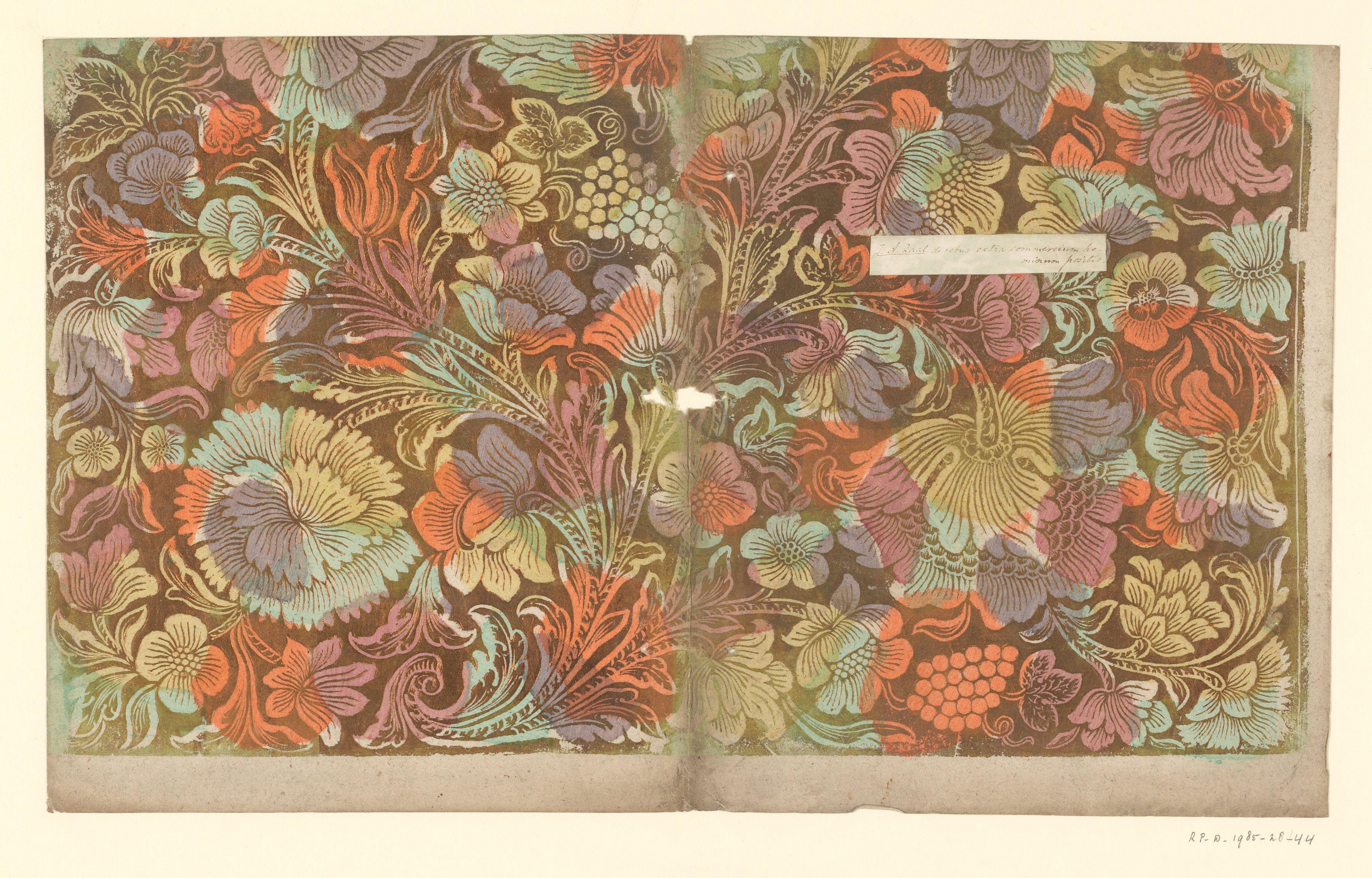 Blad met grote bloemen met vruchten
