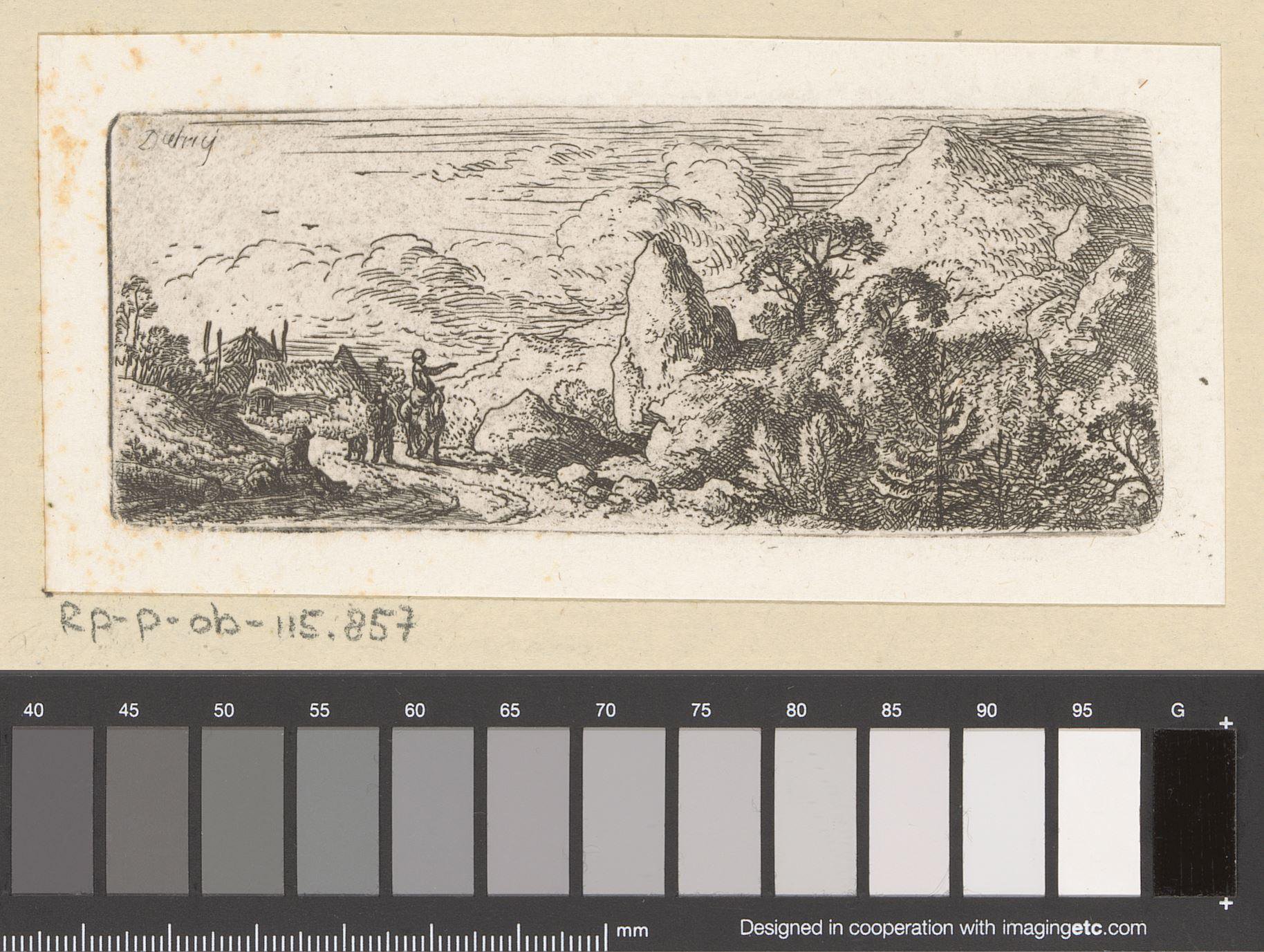Landschap met rotsblok naast pad en berg in de verte