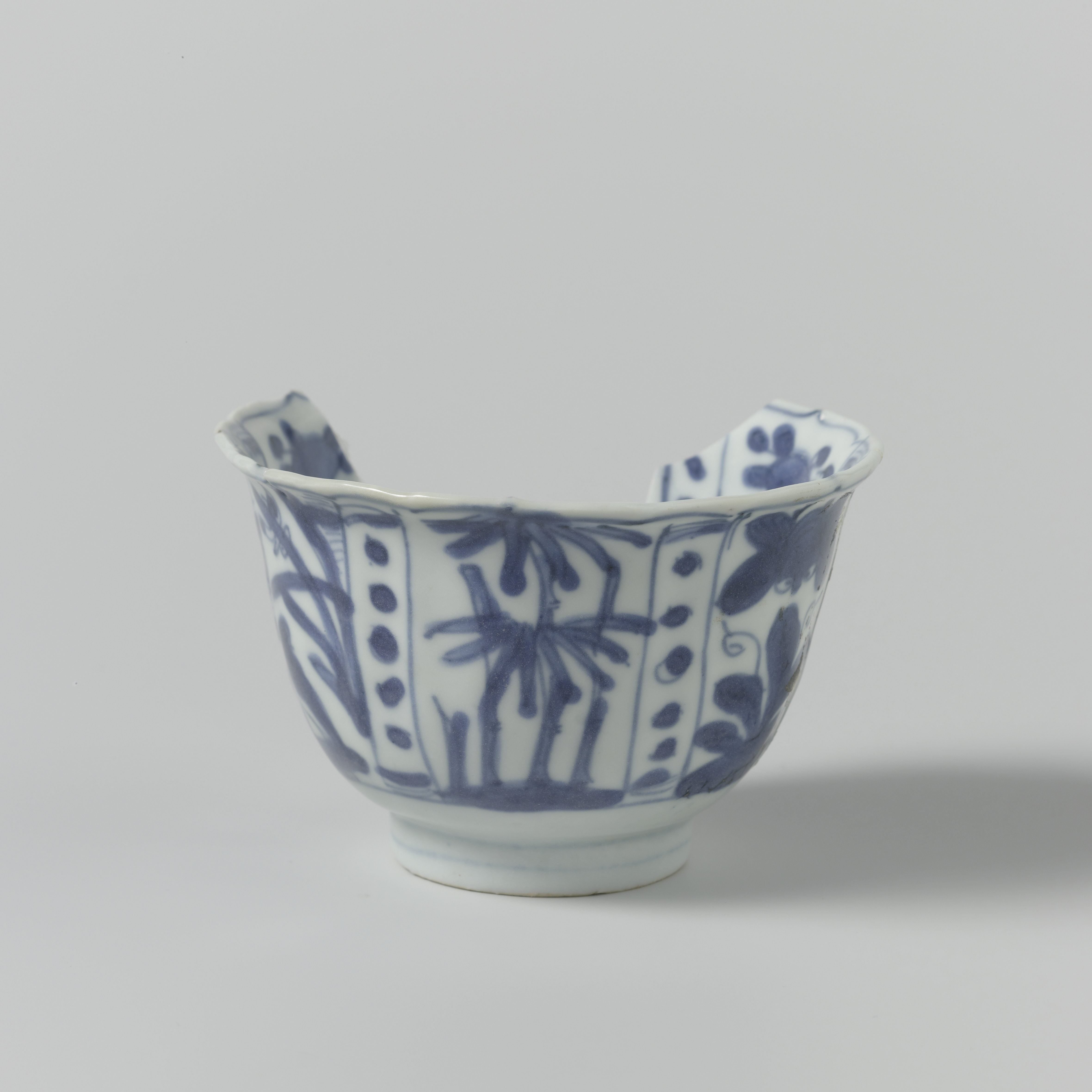 High bowl of Chinese porcelain from the wreck of the Dutch East Indiaman Witte Leeuw
