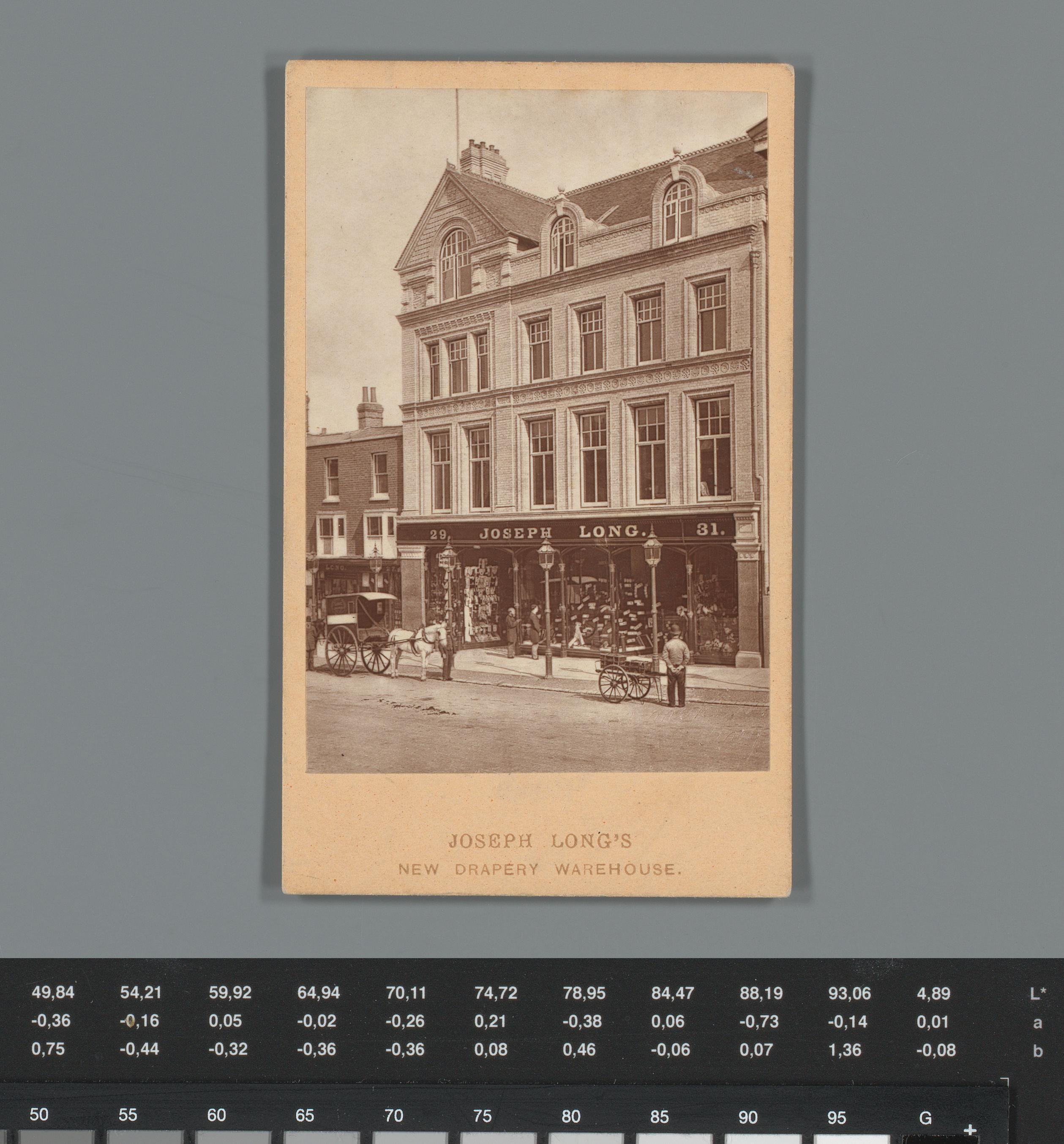 Reclame voor textiel van Joseph Long met gezicht op het magazijn in Reading, Engeland