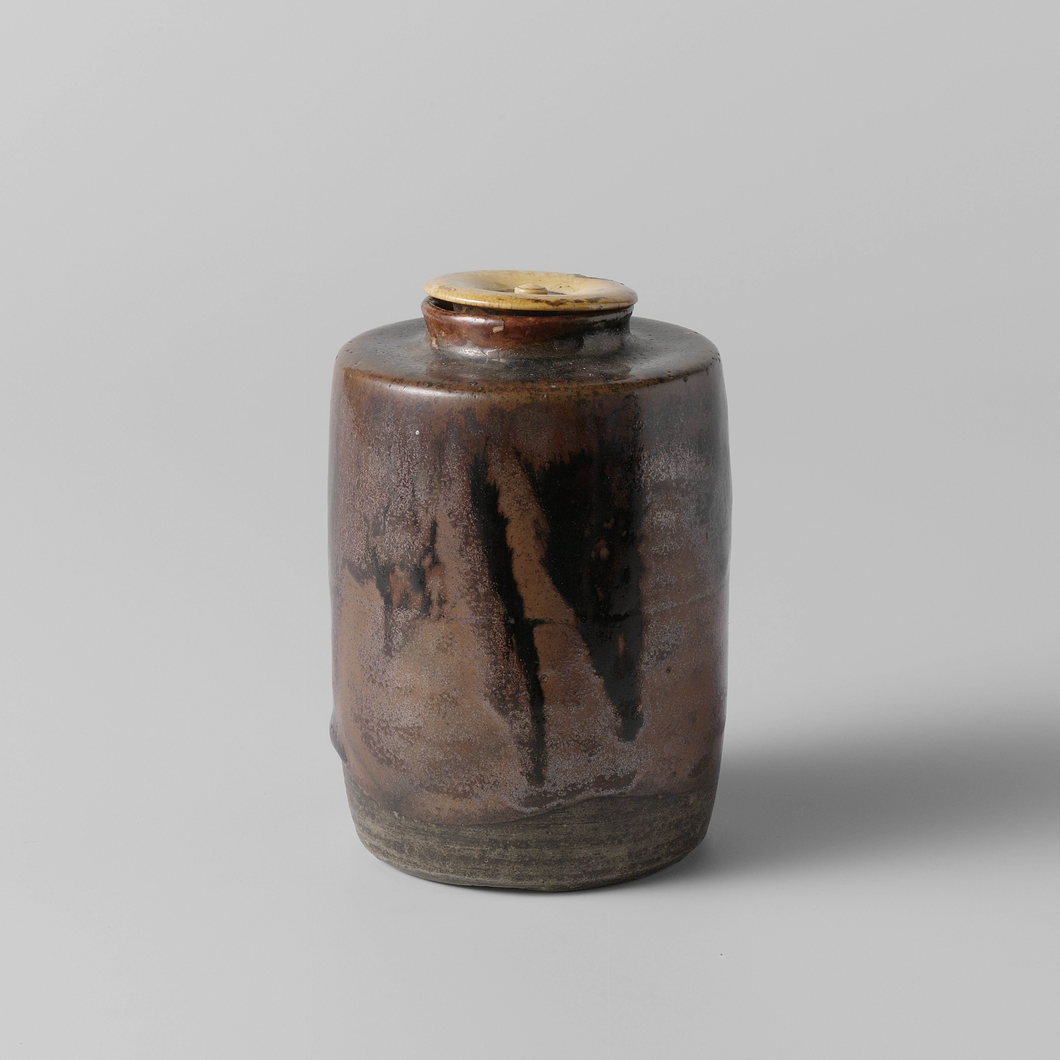 Tea caddy with a brown glaze