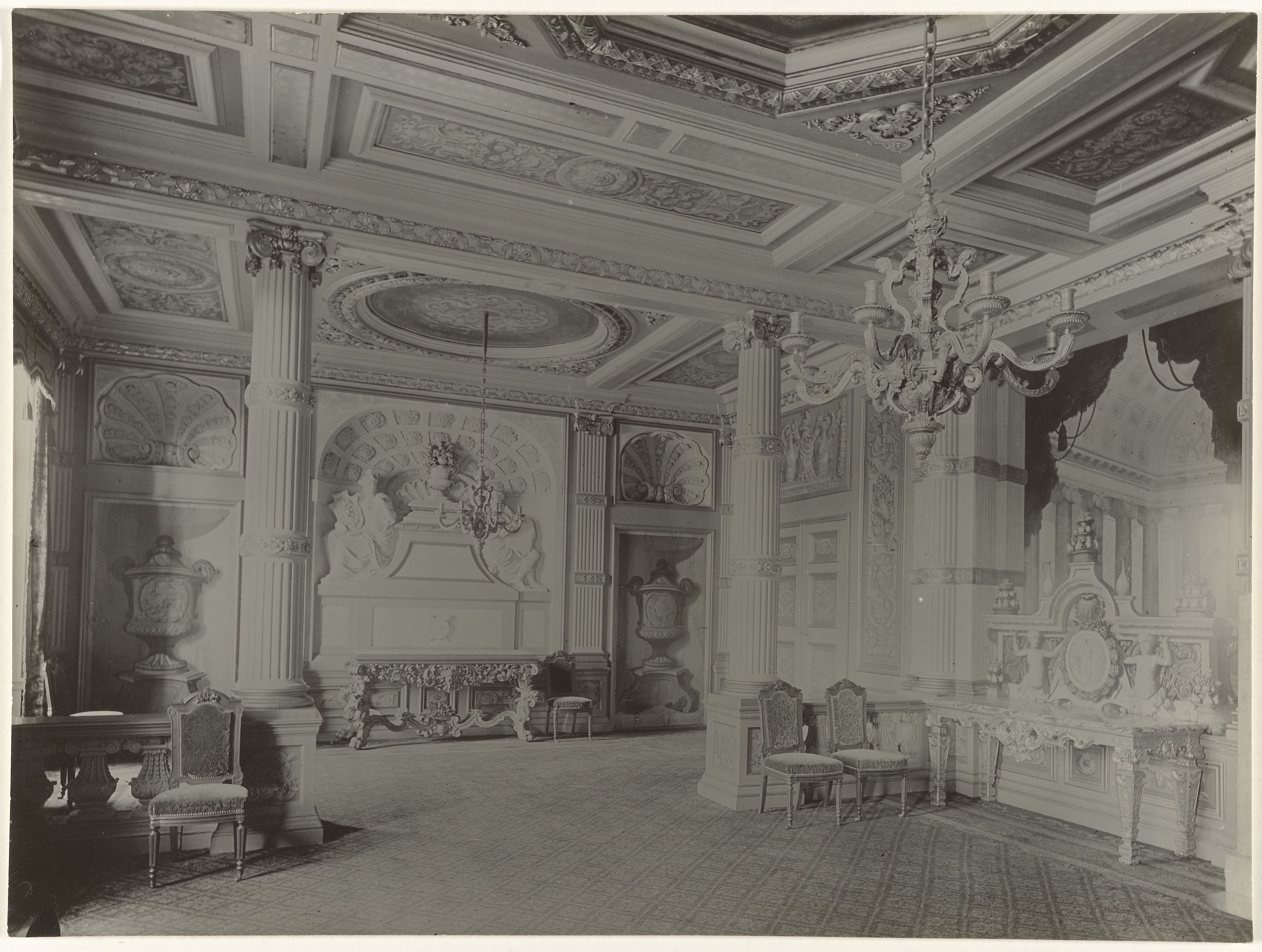 Gezicht in de Kleine Eetzaal van Paleis Het Loo in Apeldoorn