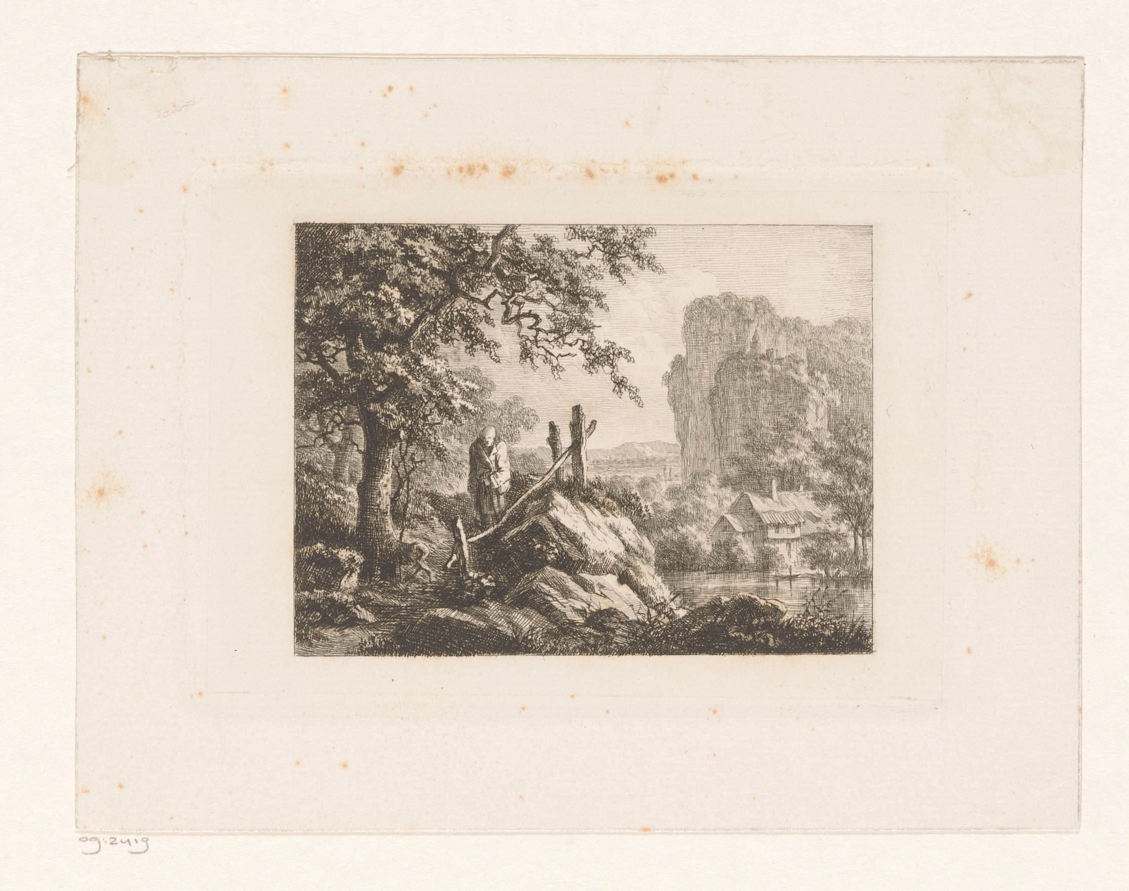 Bergachtig landschap met links een wandelaar naast een hek
