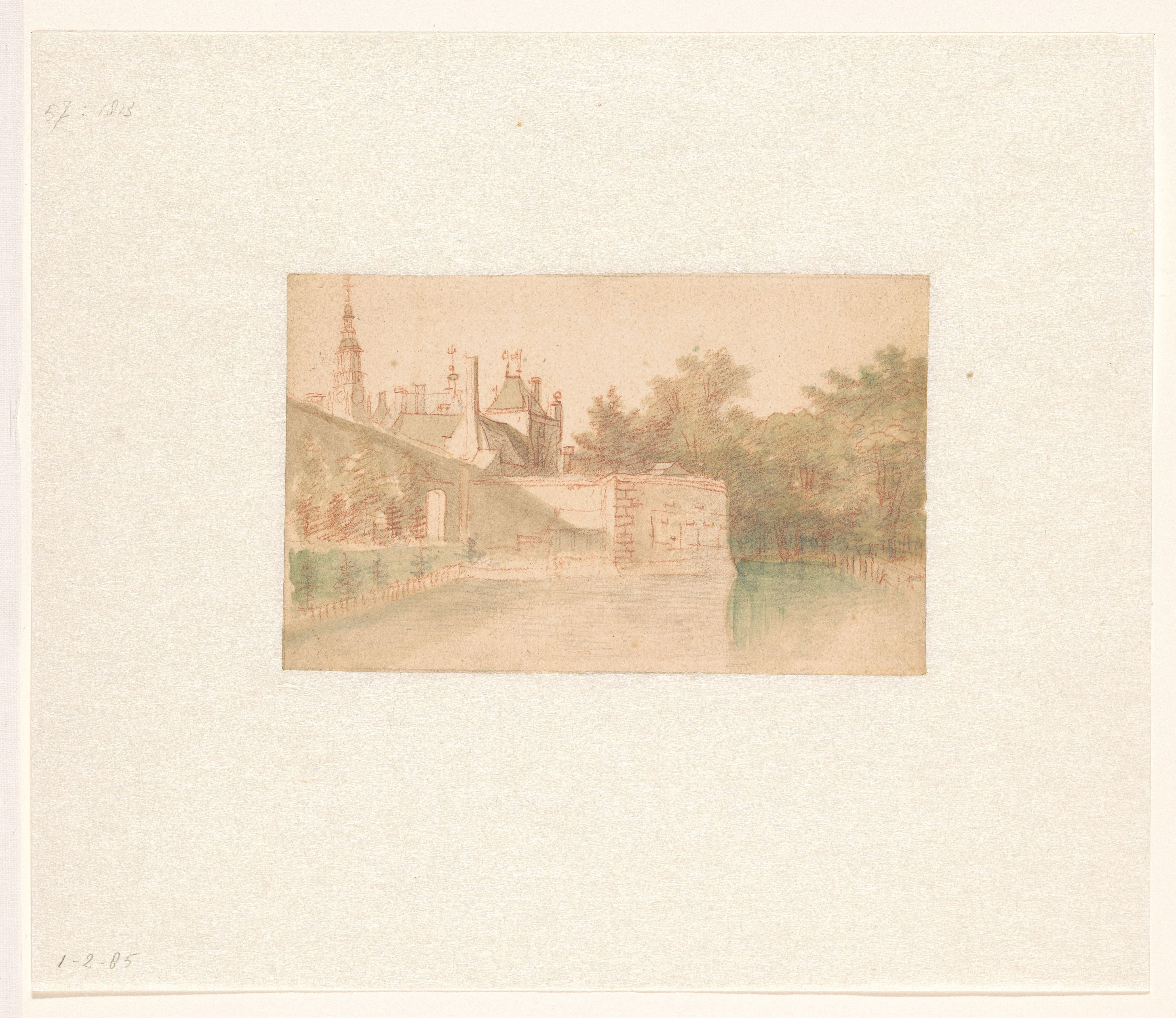 Gezicht op een stadswal met een bolwerk