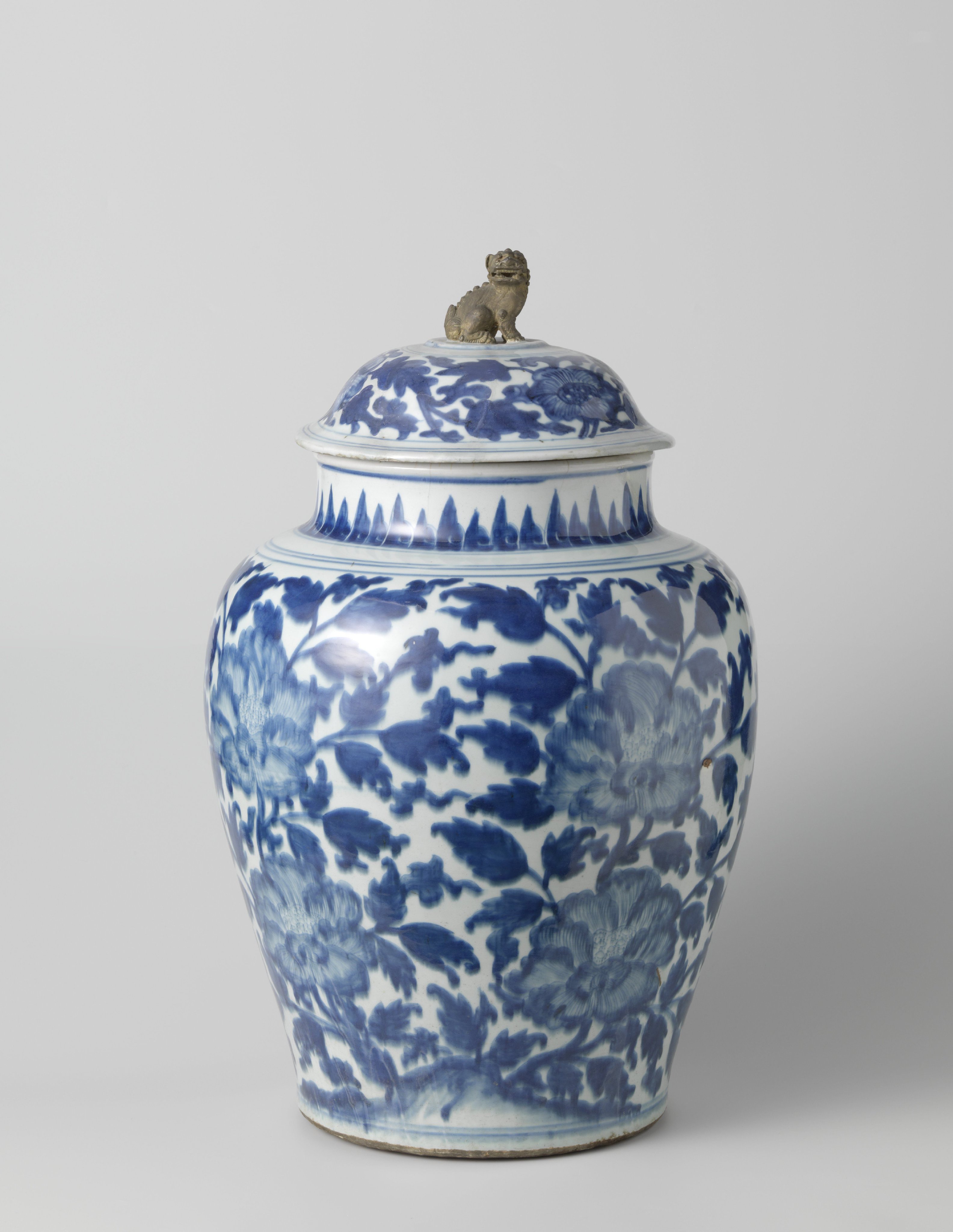 Ovoid covered jar with large peonies