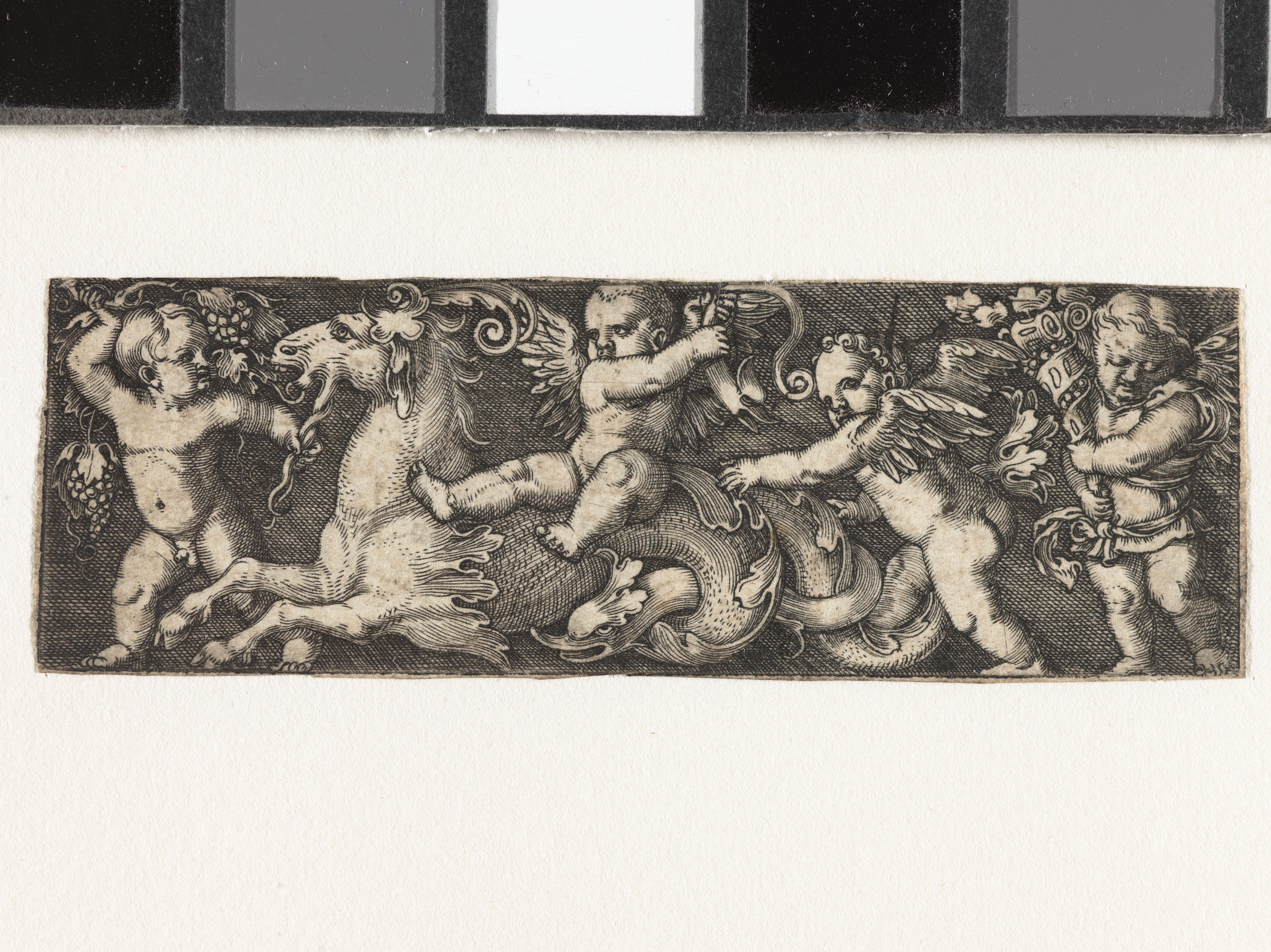 Fries met vier putti en een zeepaard