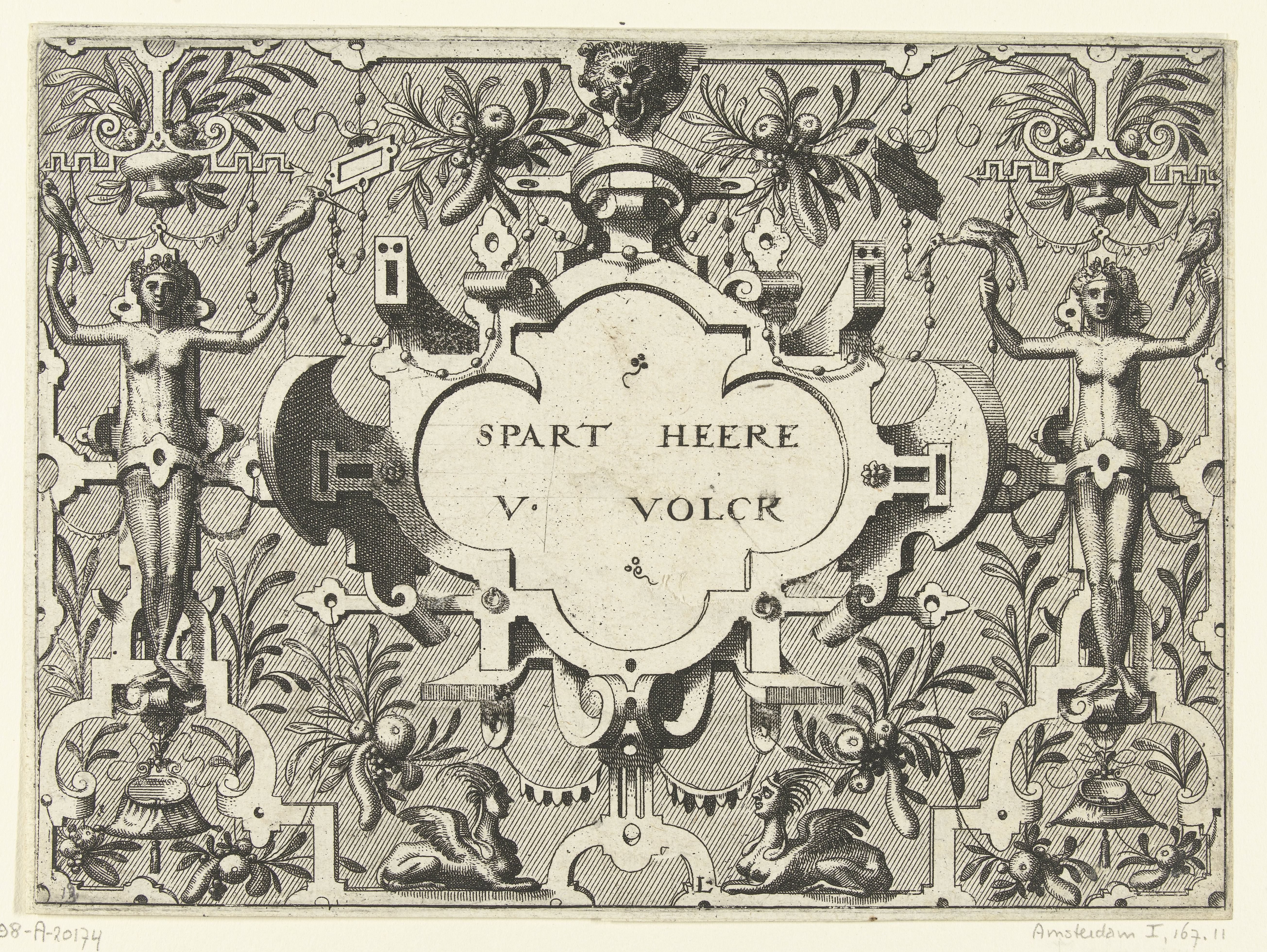 Cartouche omgeven door grotesken, links en rechts staat een vrouw