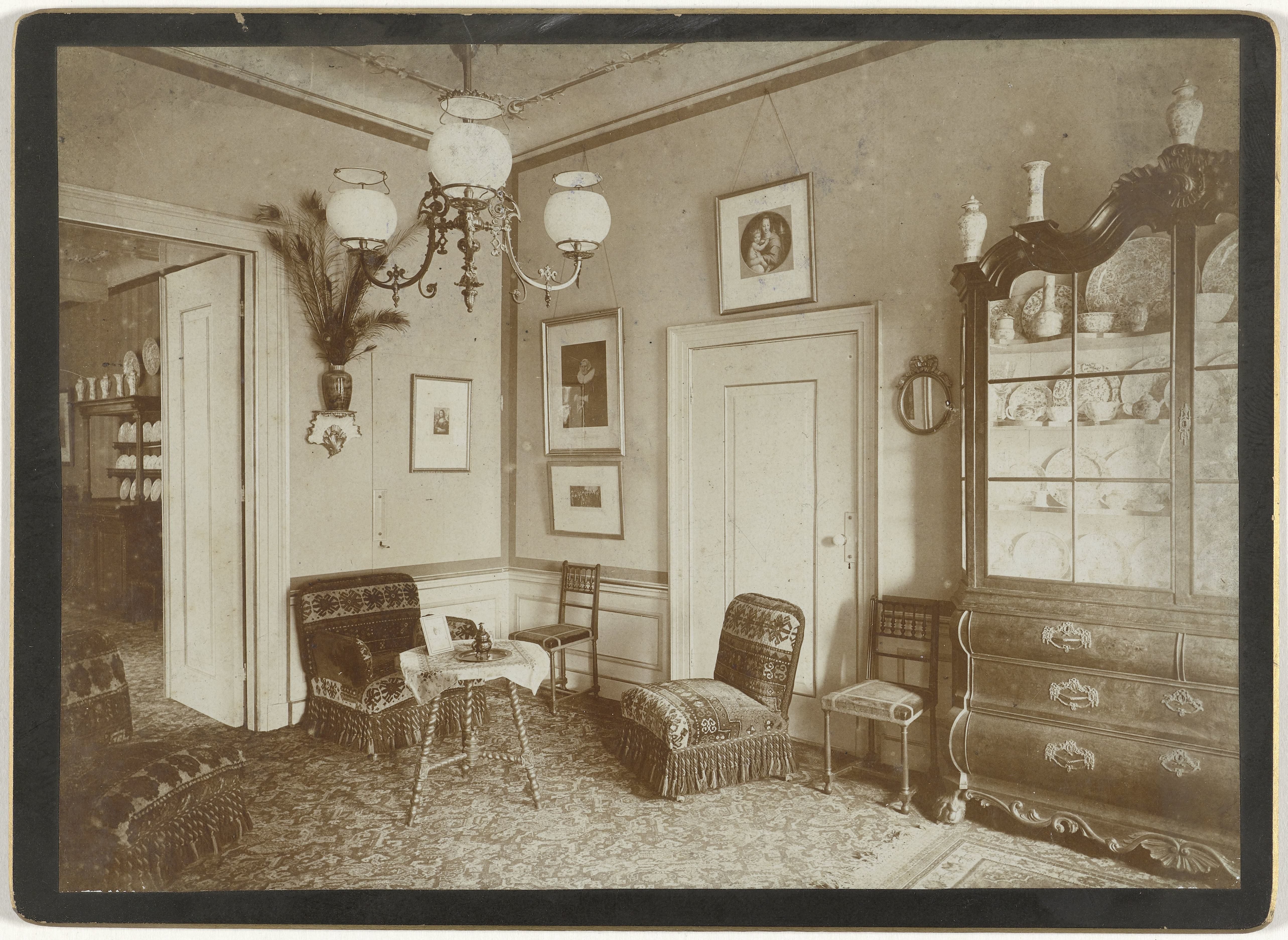 Interieur van het woonhuis van Edouard Quarles van Ufford en zijn echtgenote Clara Catharina May Twiss op Janskerkhof 25 in Utrecht