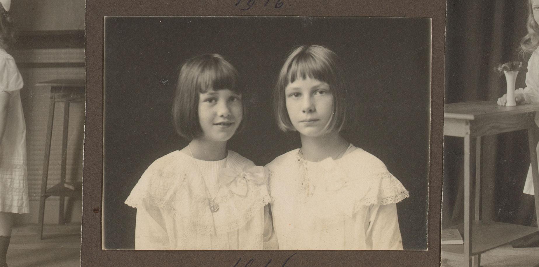 Portret van Thea en Joanna Diepenbrock