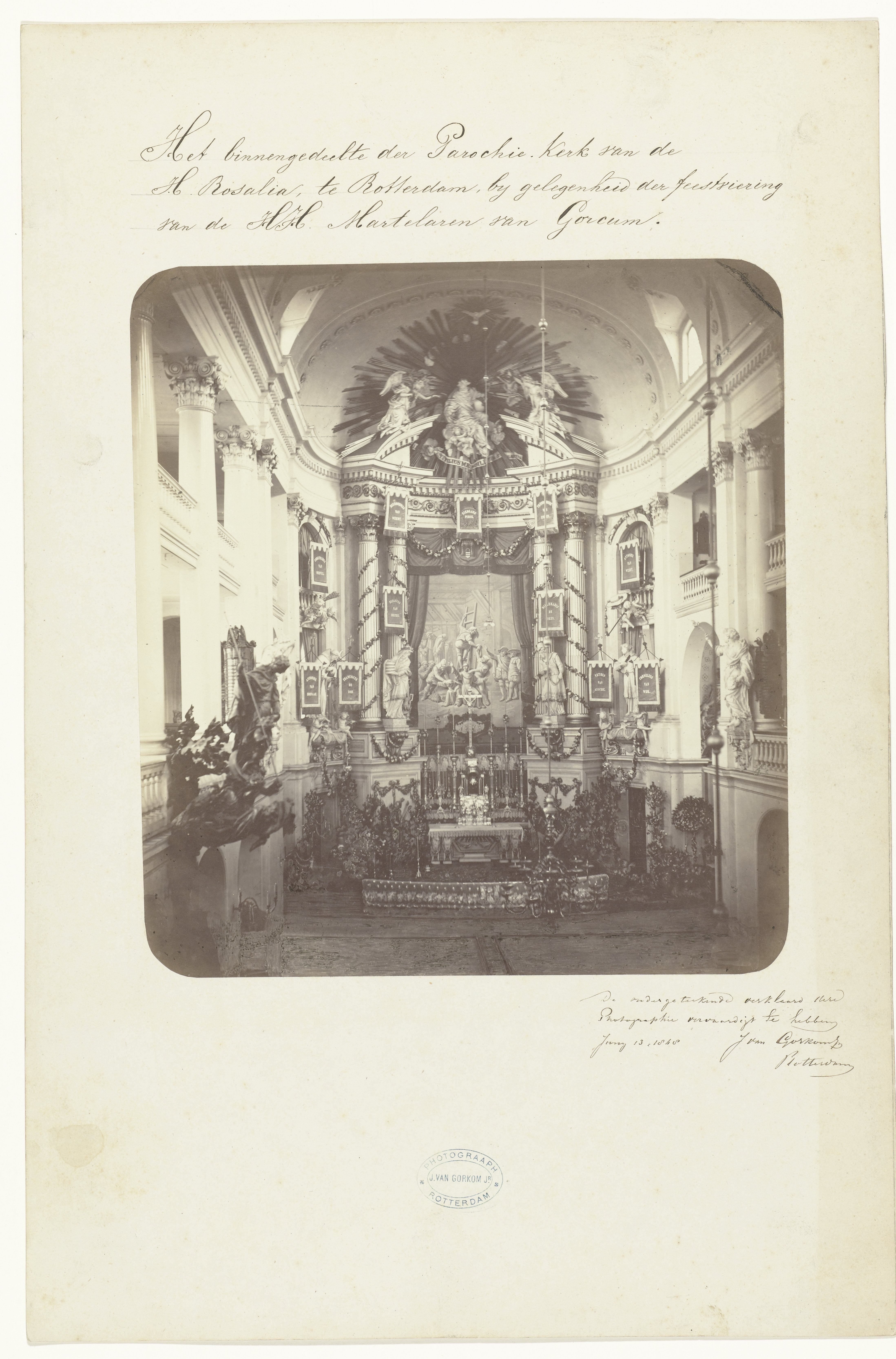 Het binnengedeelte der Parochie-kerk van de H. Rosalia te Rotterdam