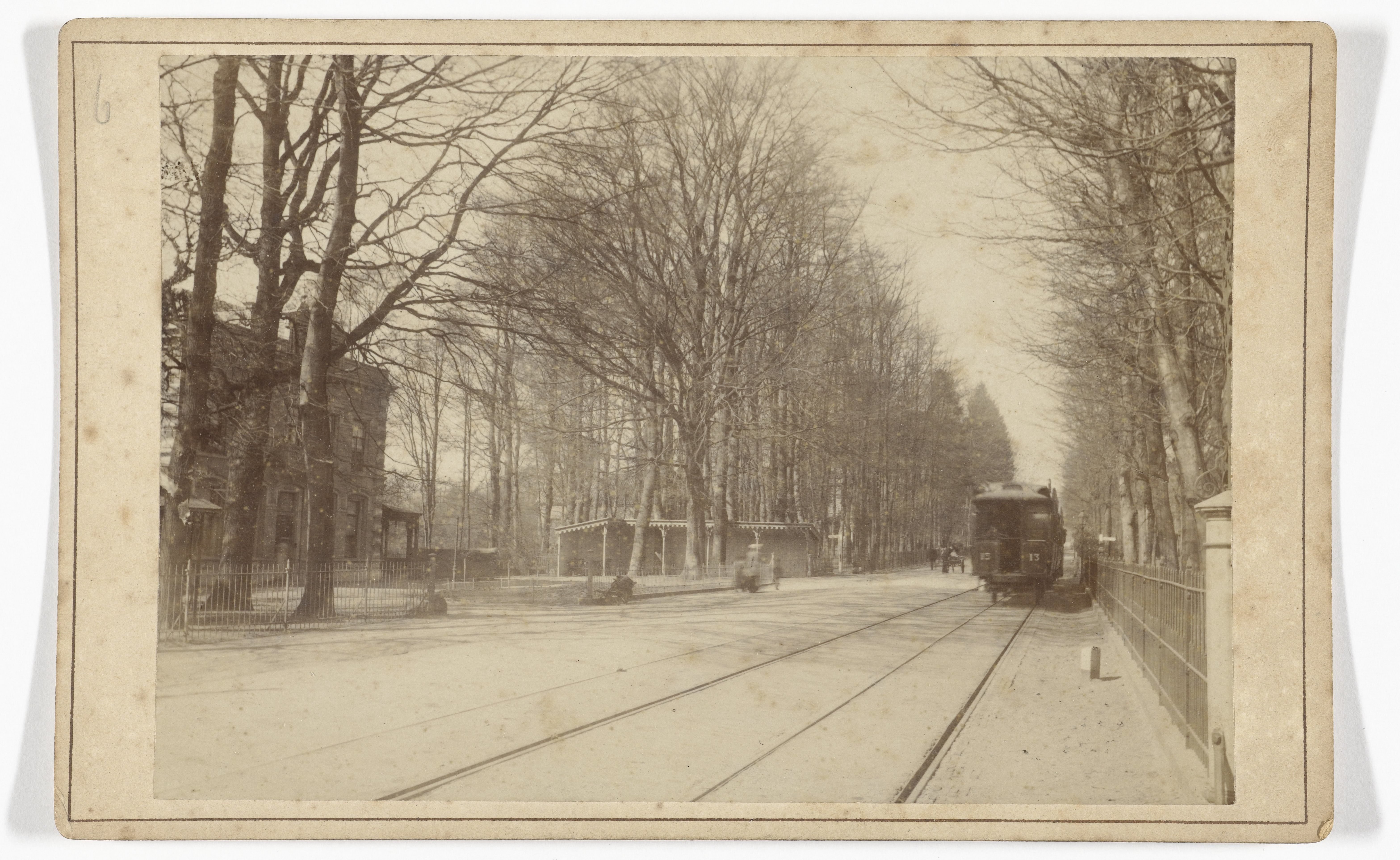 Hotel Schoonoord en trambaan te Oosterbeek