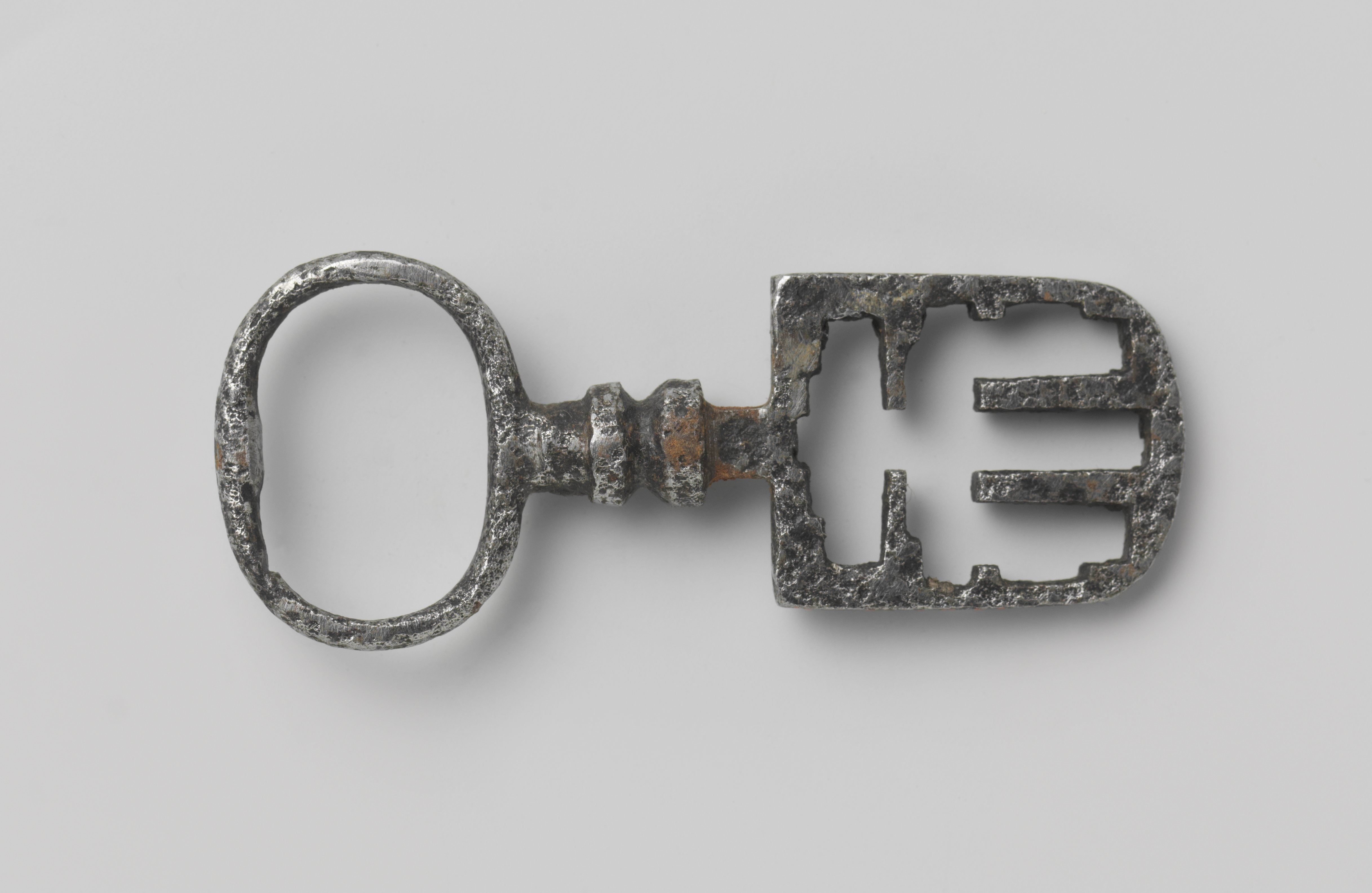 Key latch
