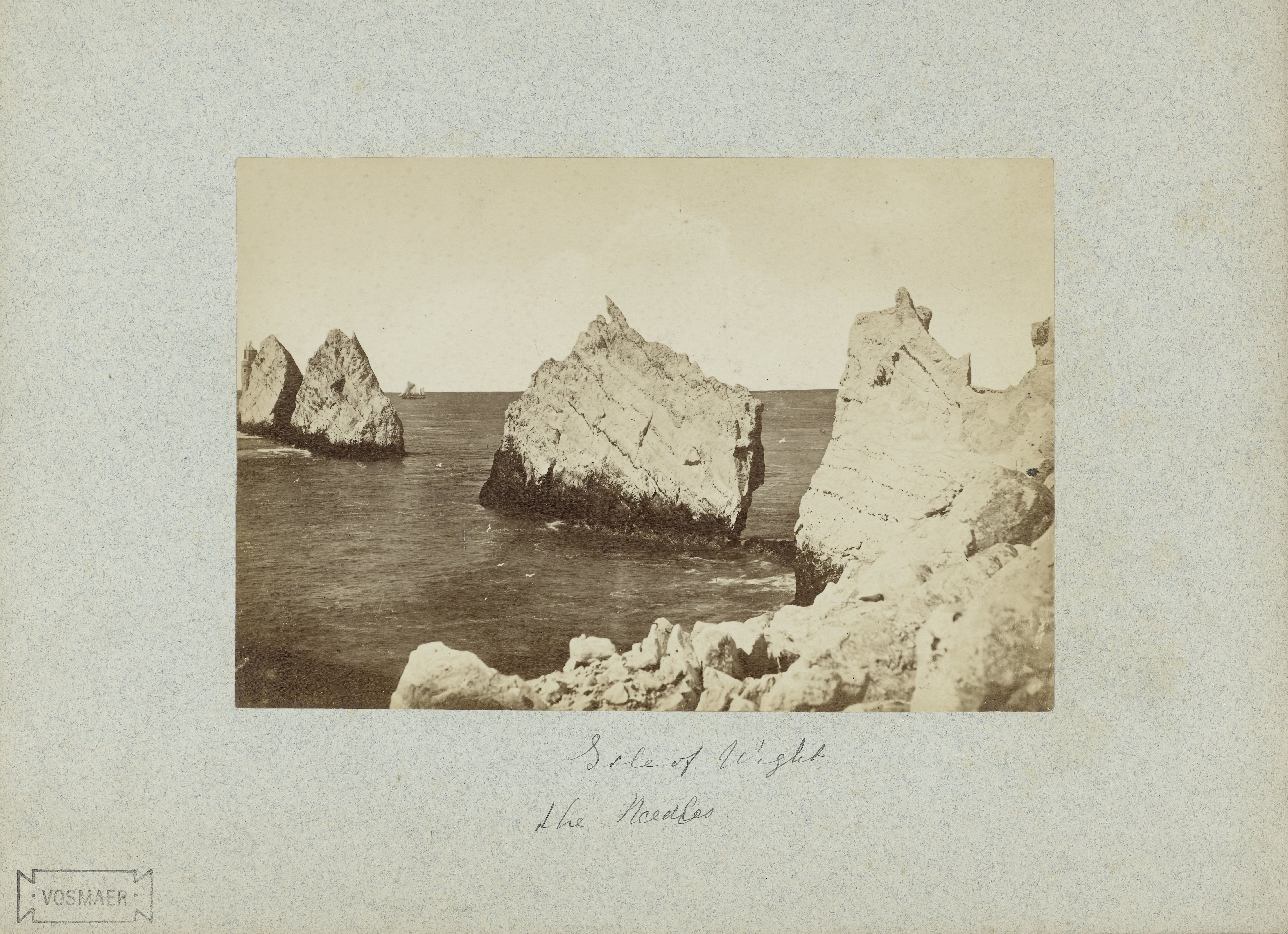 Gezicht op The Needles, een rotsformatie voor de kust van het Isle of Wight