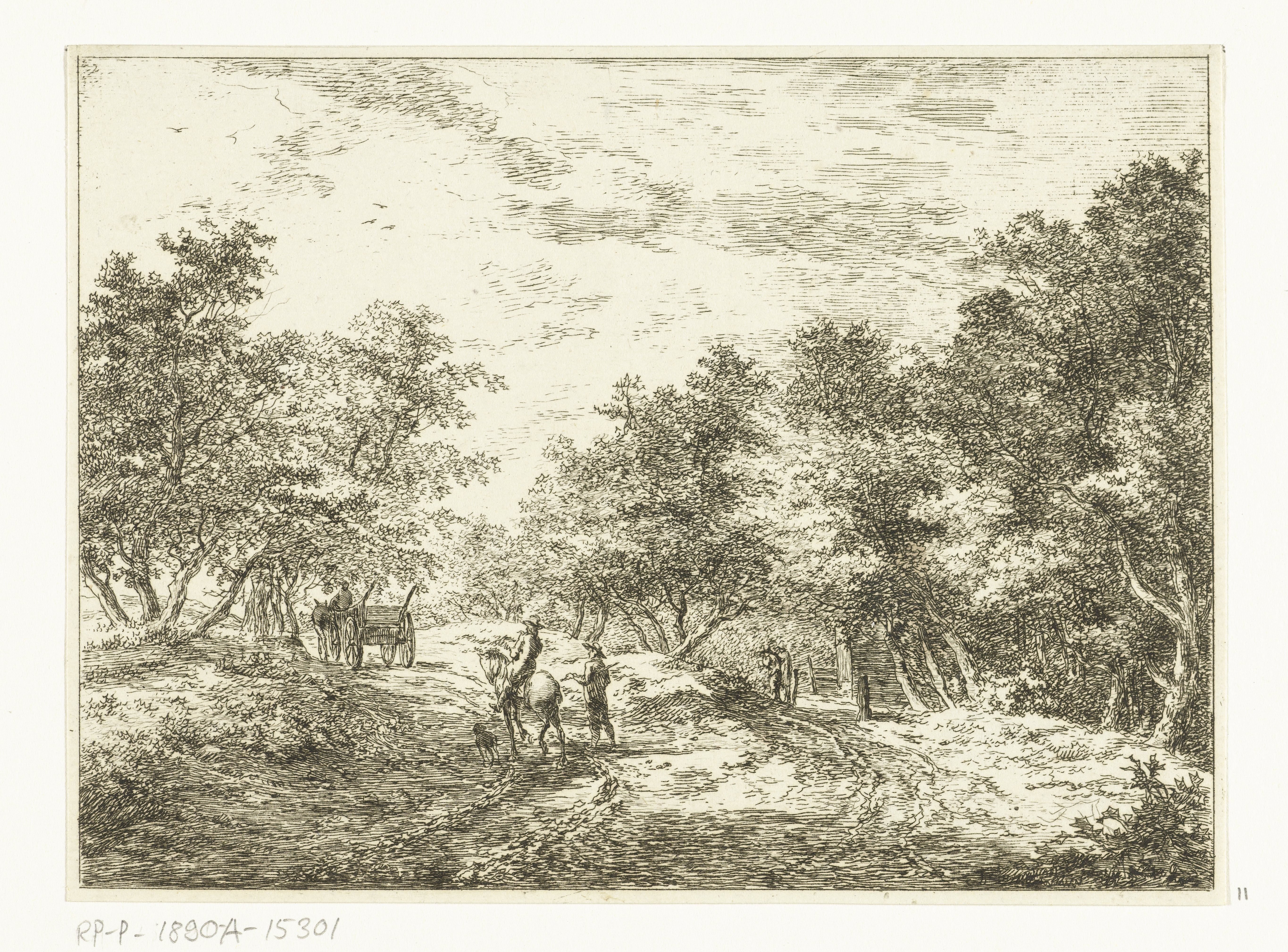 Pad door het bos met wagen, wandelaar en ruiter