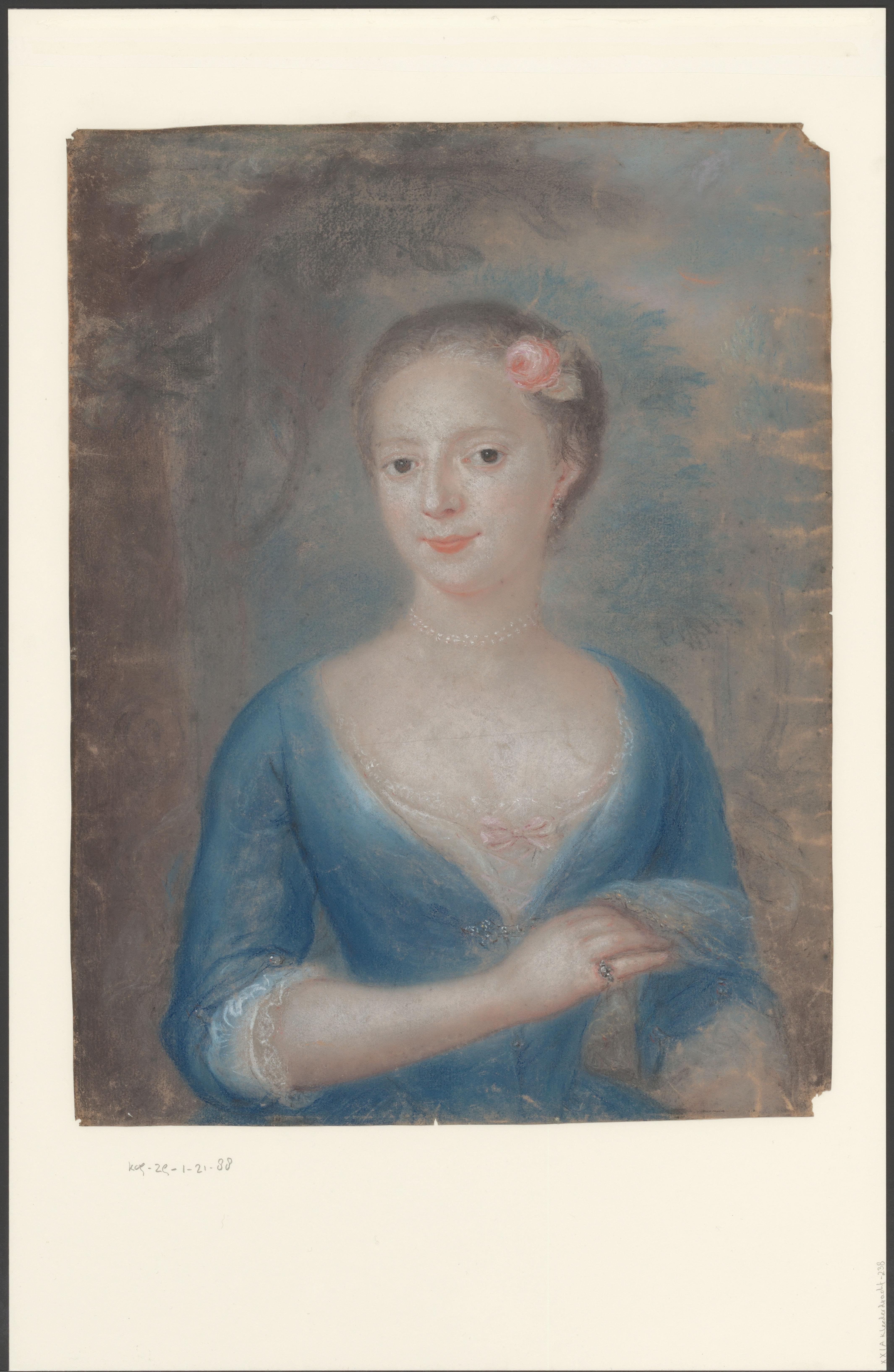 Portret van een onbekende vrouw met roos in het haar