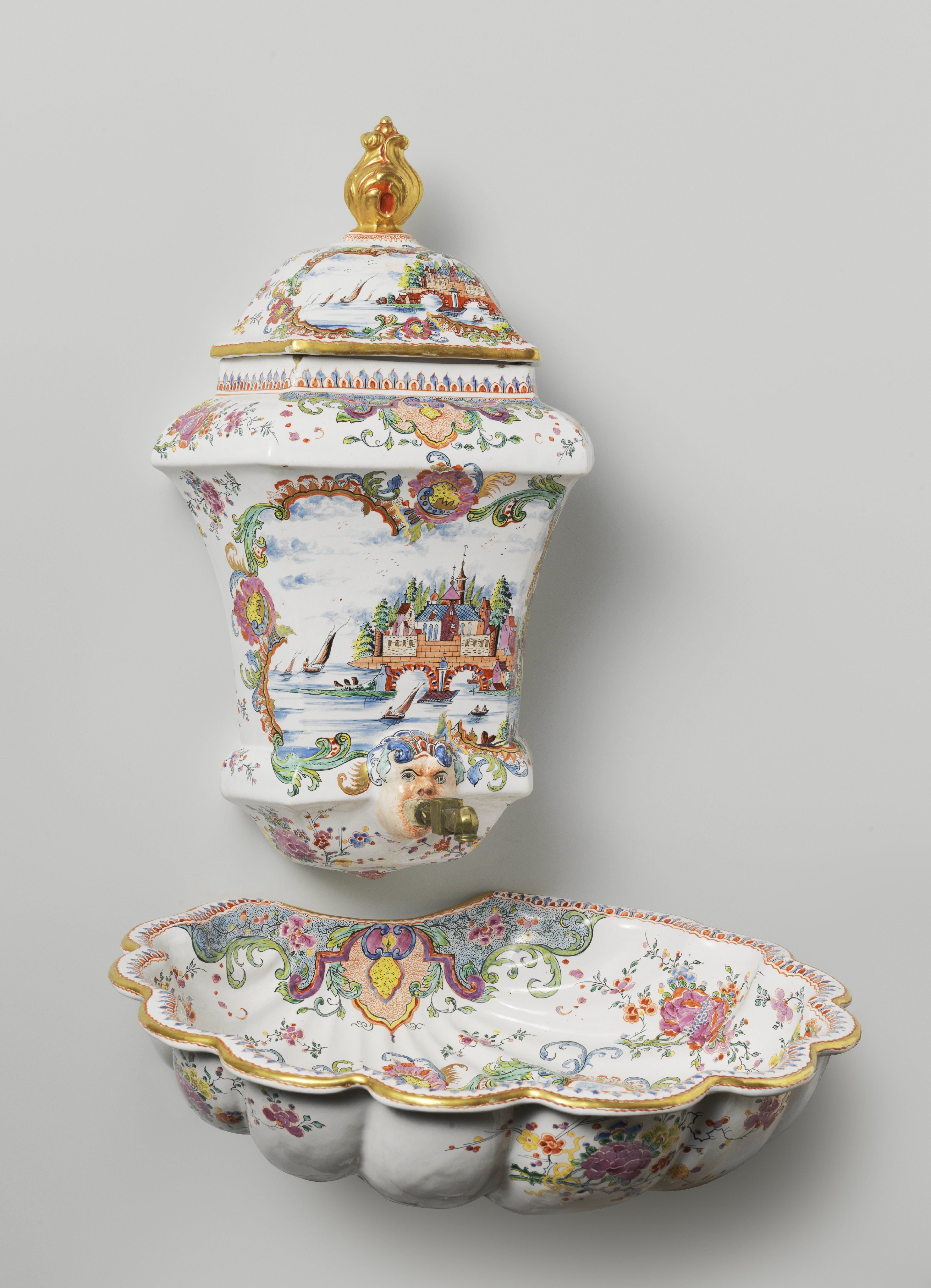 Wall fountain with basin