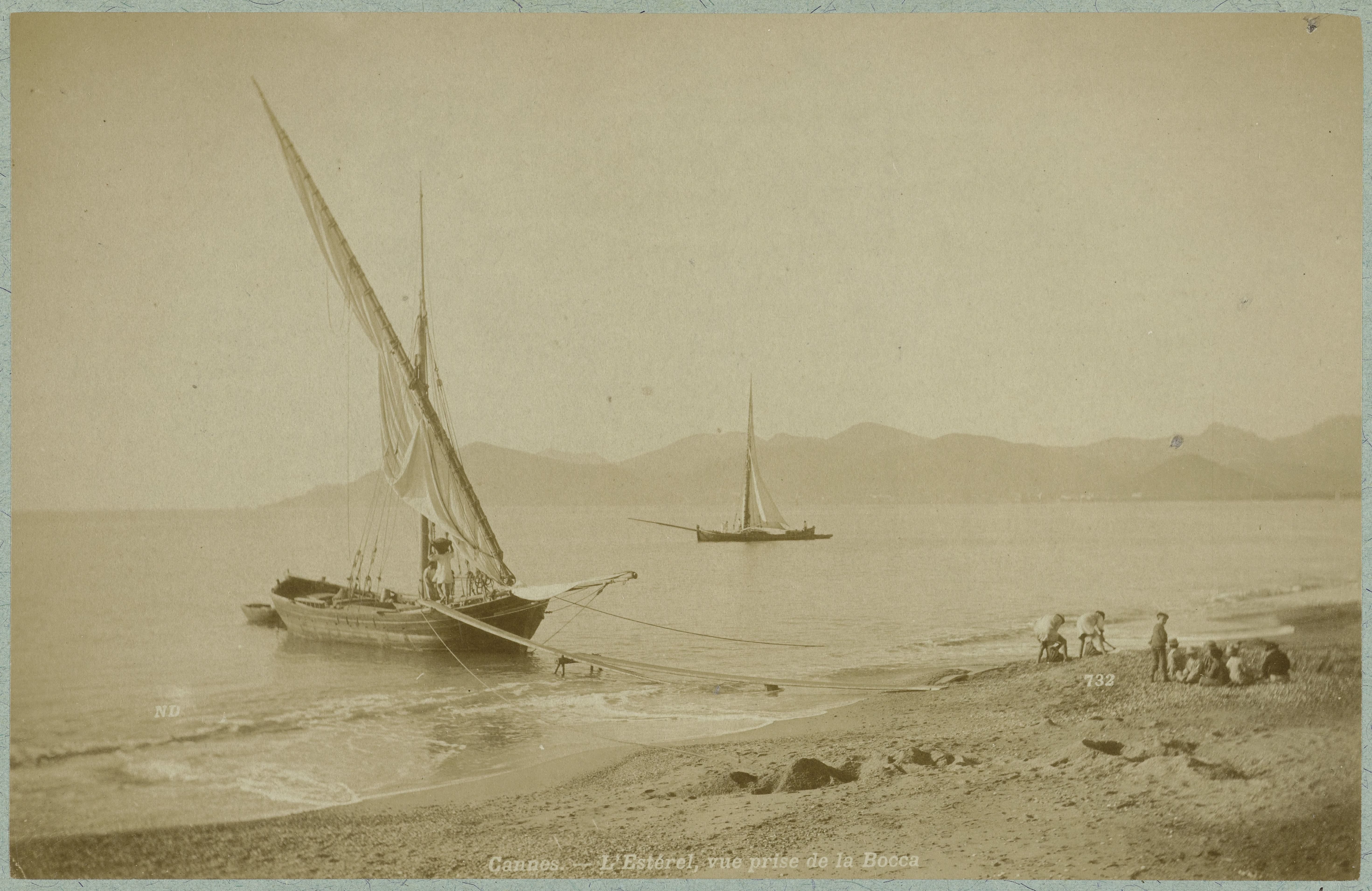Gezicht op de Estérel, gezien vanaf het strand van Cannes