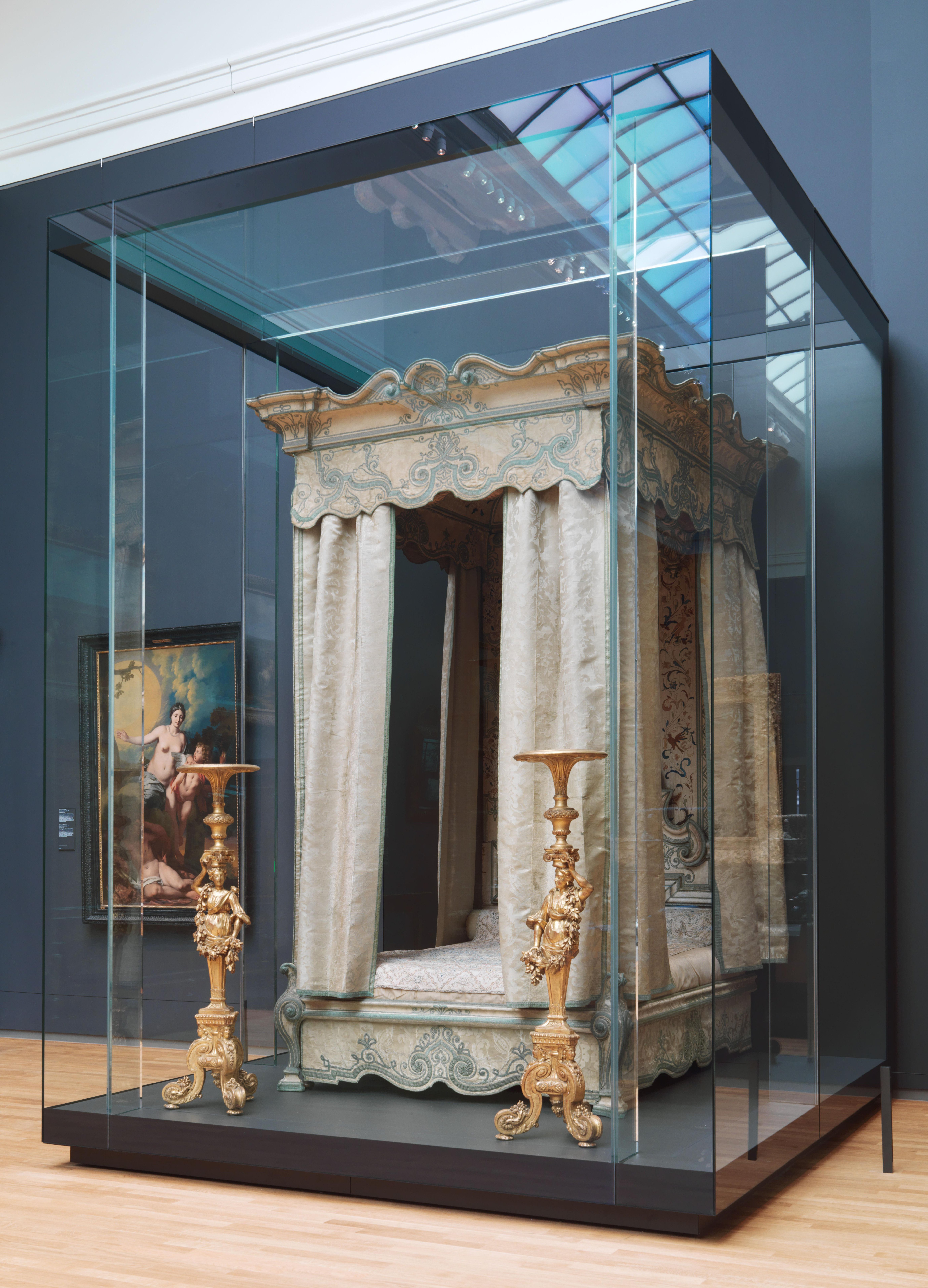 Four-poster bed