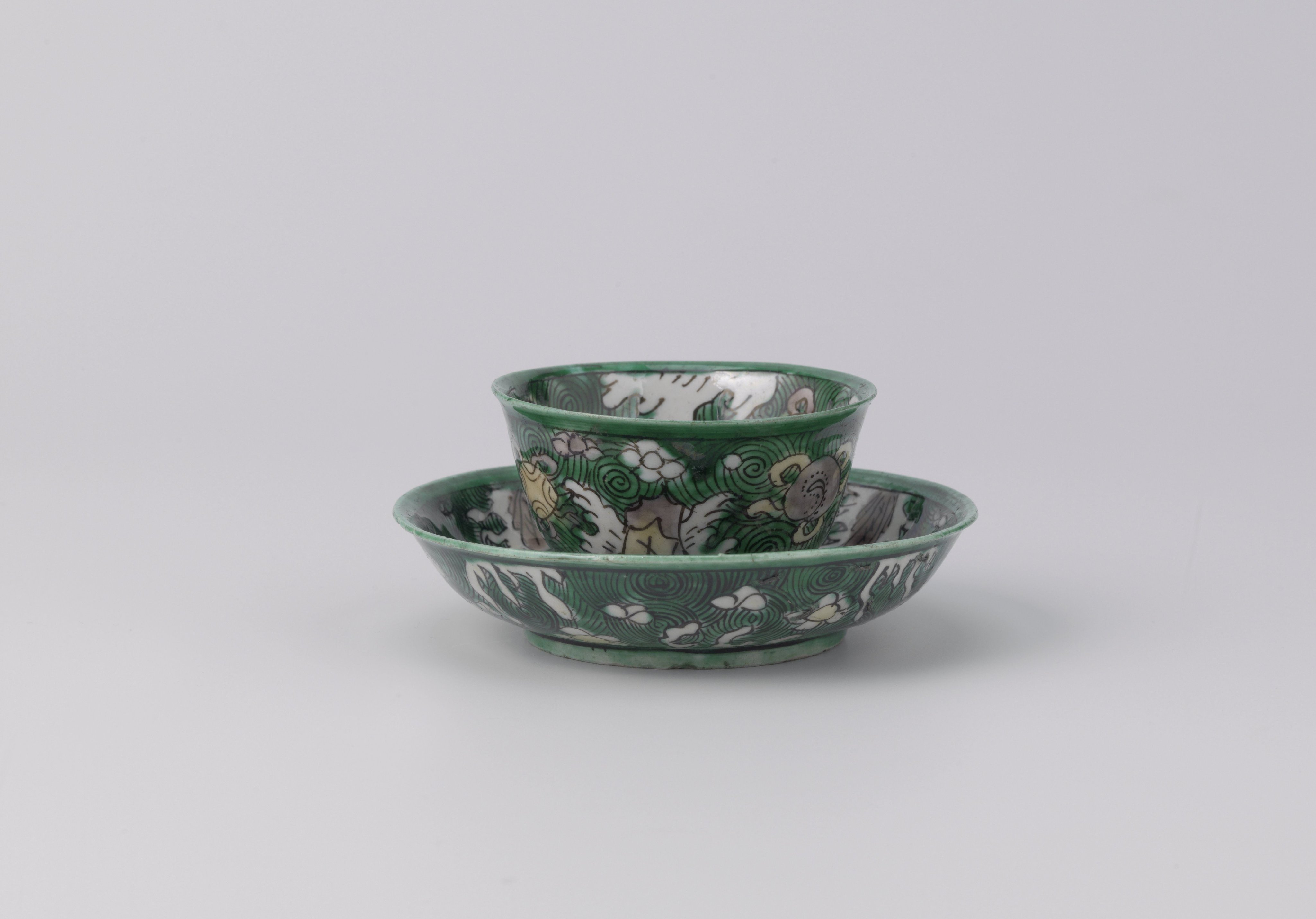 Saucer with precious objects on a green ground with cloud motifs