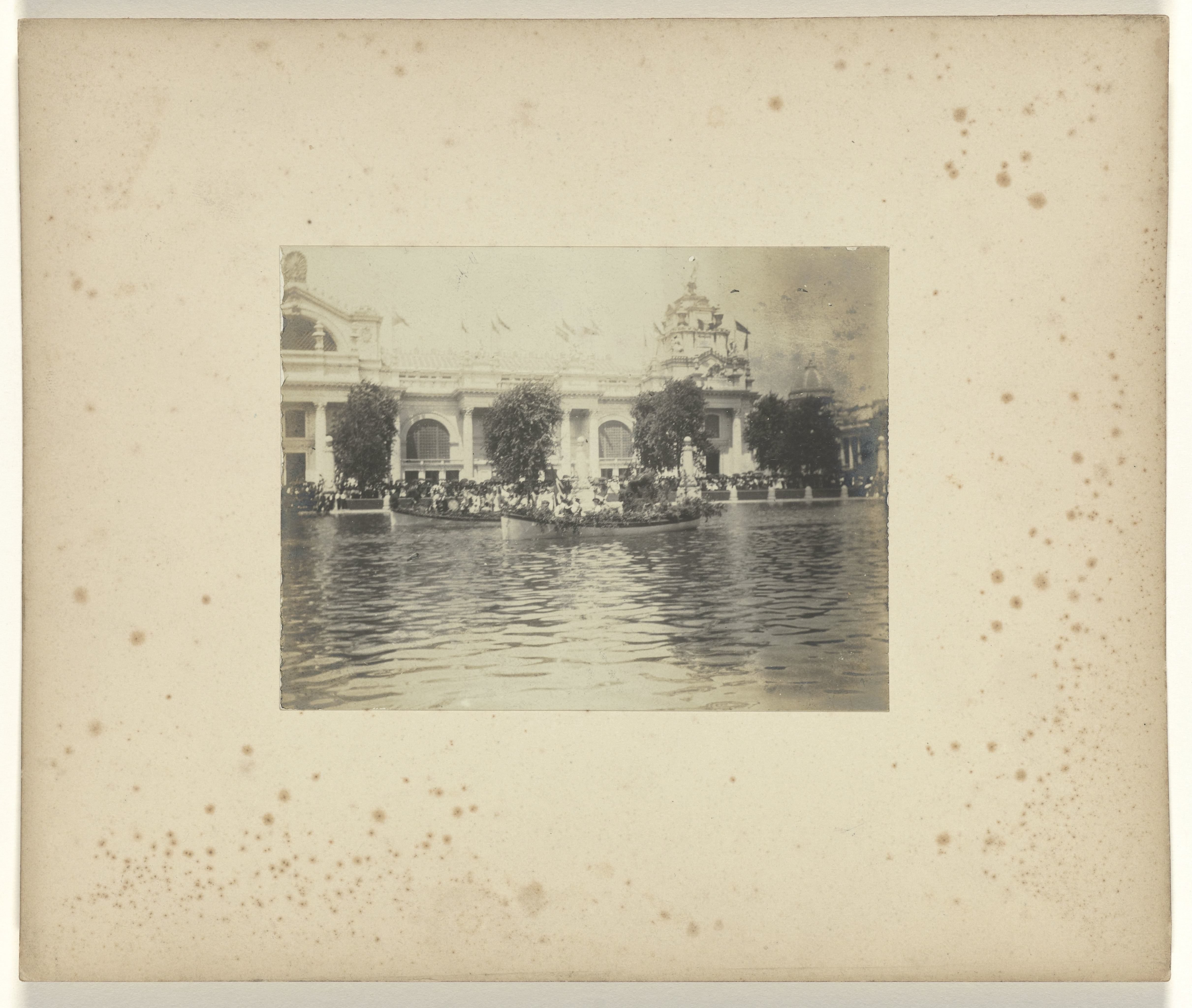 Boten met Italianen en Ieren op de wereldtentoonstelling in St. Louis (Louisiana Purchase Exposition), 1904