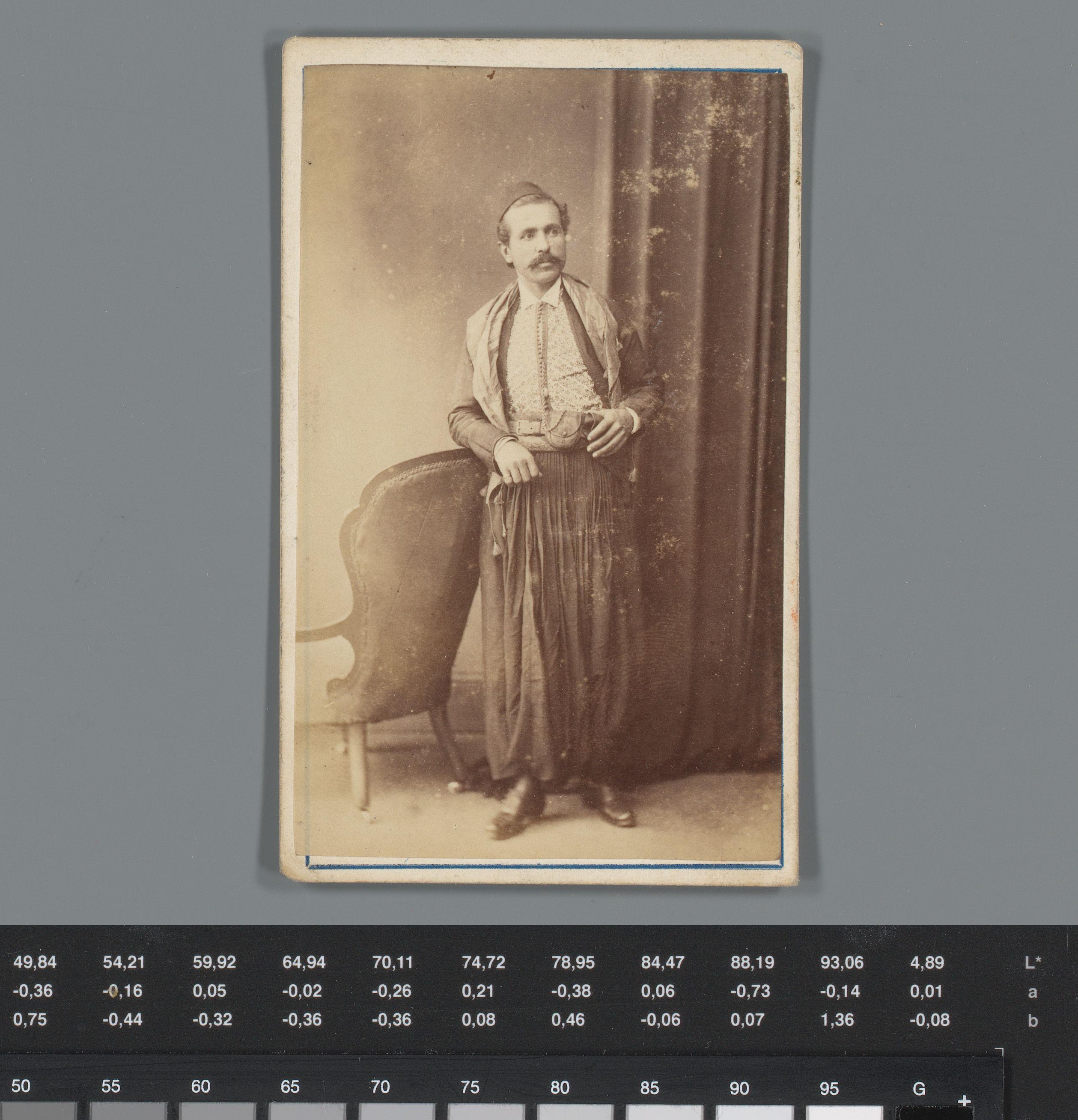 Reclame voor koerier en reisbegeleider Joseph L. Sidawe met portret van hemzelf