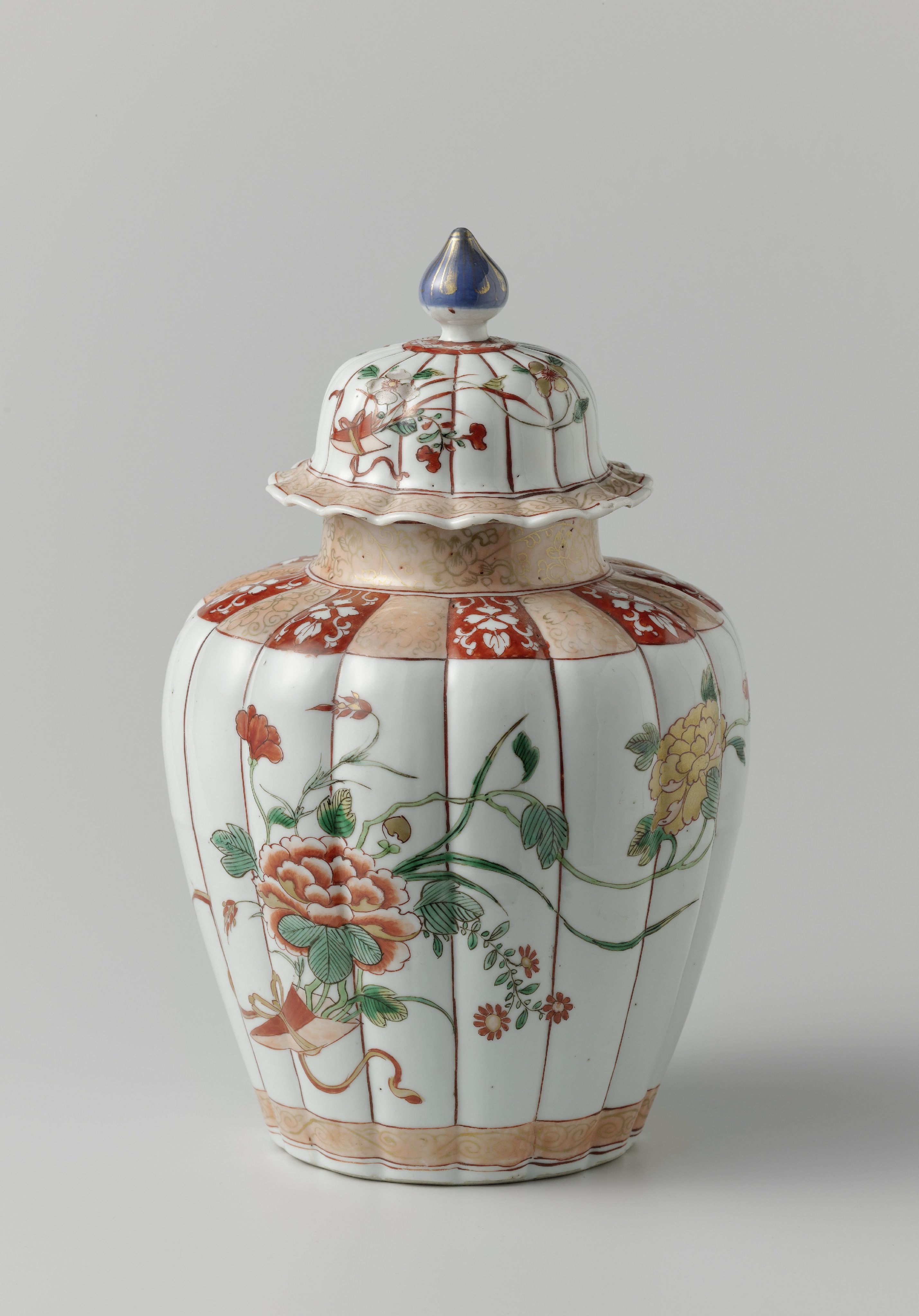 Lobed covered jar with two bouquets and flower scrolls